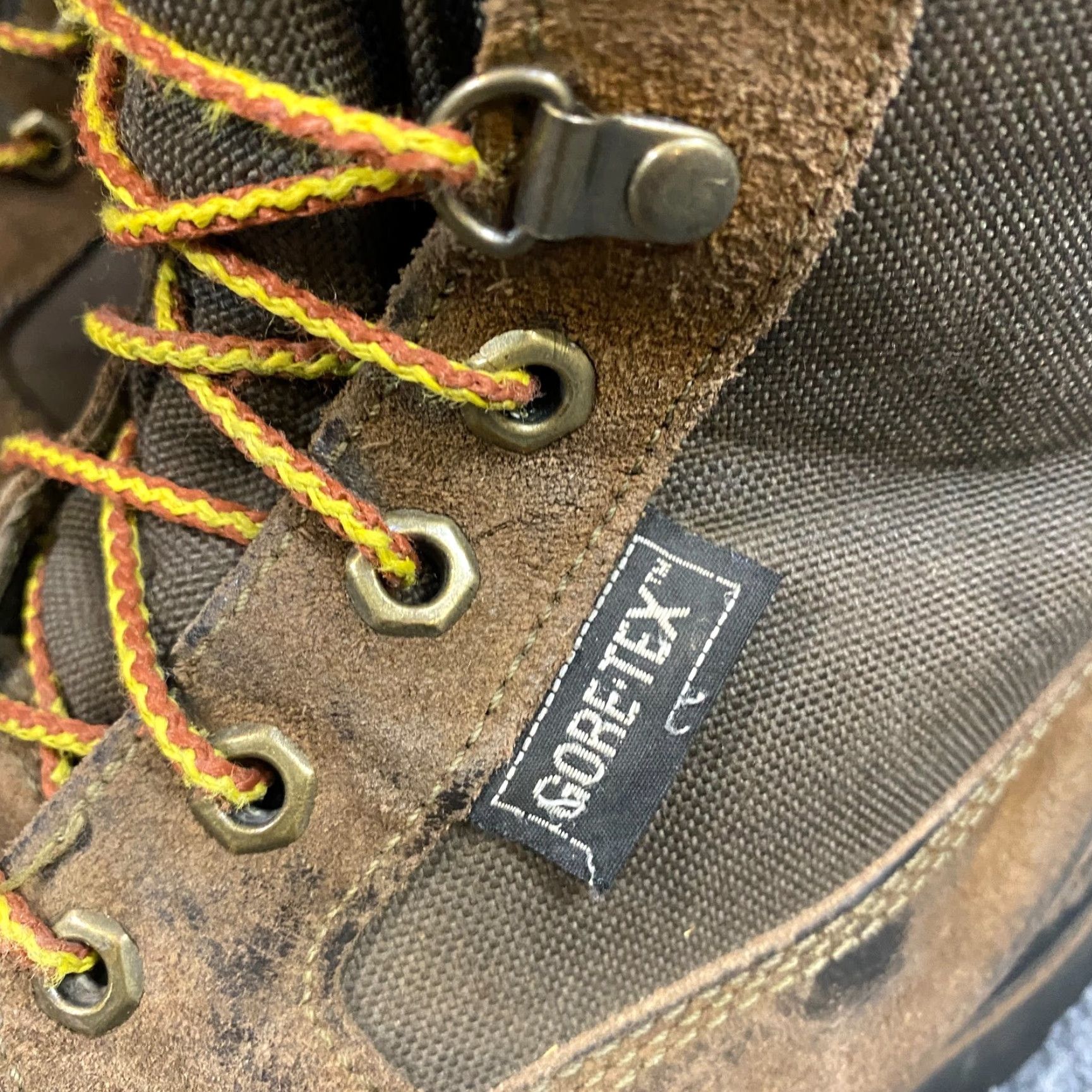 Vintage Northlake Boots Men 11 M Brown Leather Water Resistant 3M Thinsulate Insulation Workwear Leather Combat Mid-Calf Lace Up Rubber Outsole Size US 11 / EU 44 - 2 Thumbnail