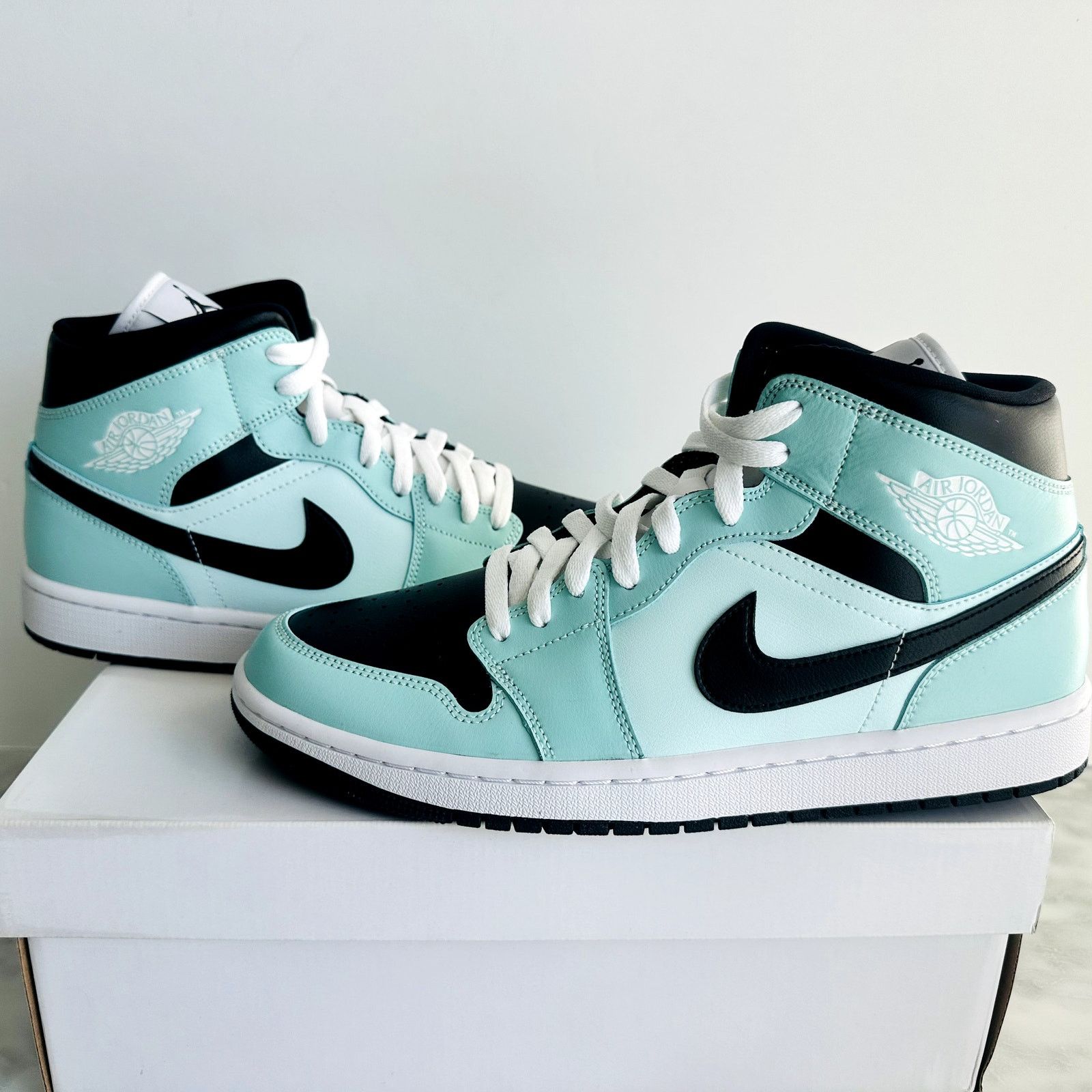 Nike Nike Womens Air Jordan 1 Mid Light Dew/Teal Mint/Noir 12 NEW Size US 12 / IT 42 - 10 Thumbnail