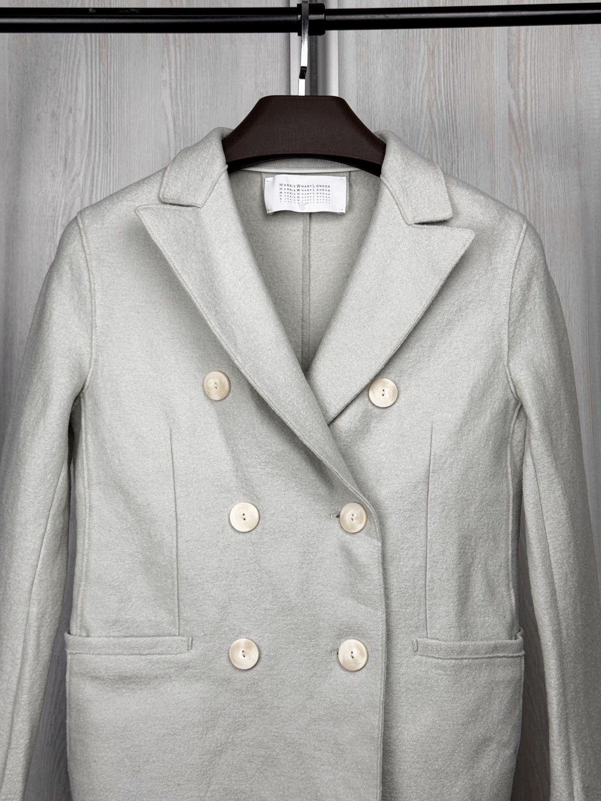 Harris Wharf London Harris Wharf London grey double-breasted wool coat blazer Size S / US 4 / IT 40 - 3 Thumbnail