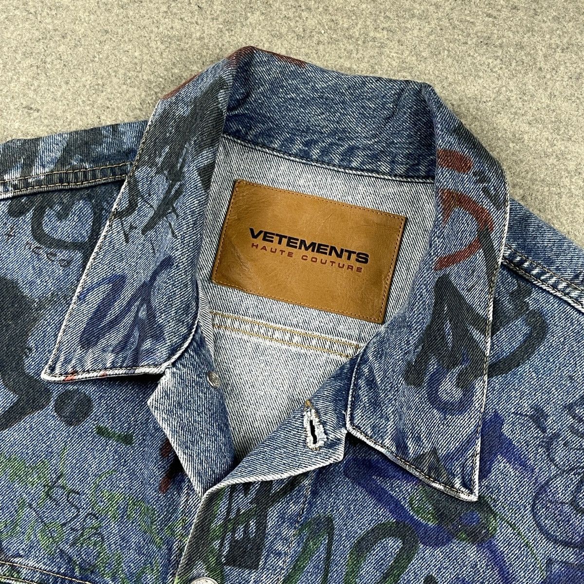 Vetements Vetements Graffiti Denim Jacket Size US L / EU 52-54 / 3 - 5 Thumbnail
