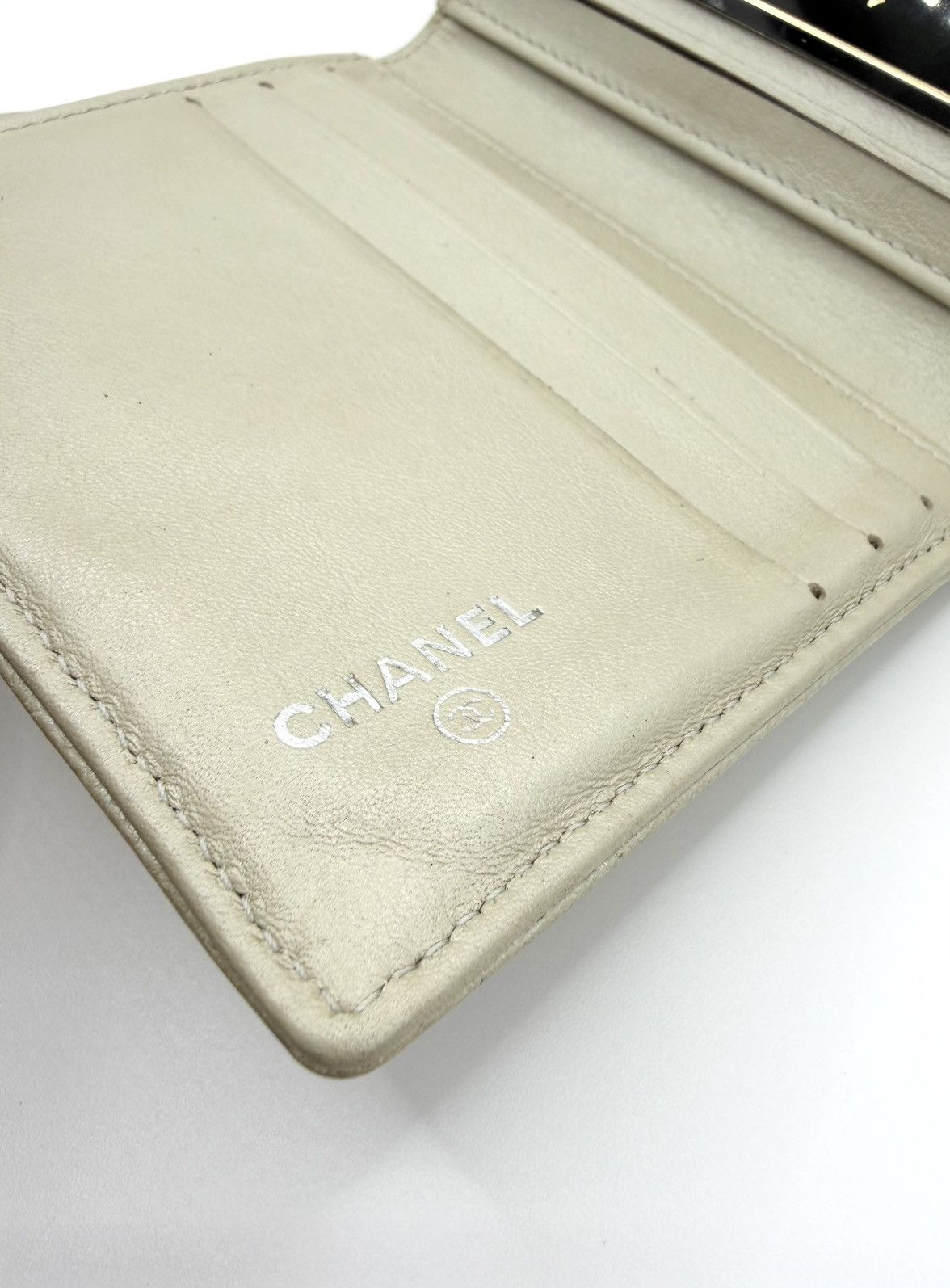 Chanel 2000s Chanel Pearl Silver ‘CC’ Caviar Leather Bifold Wallet Size ONE SIZE - 4 Thumbnail