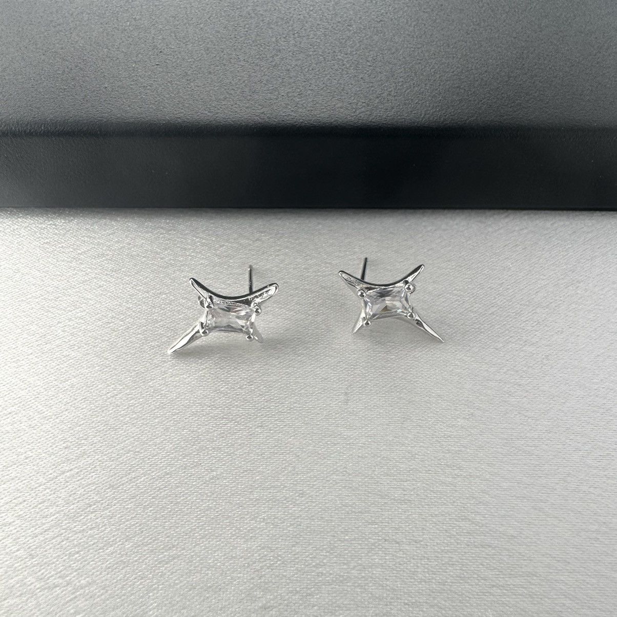 Designer CZ Star Stud Earrings for Men Women Hip Hop Unisex Style Size ONE SIZE - 4 Thumbnail