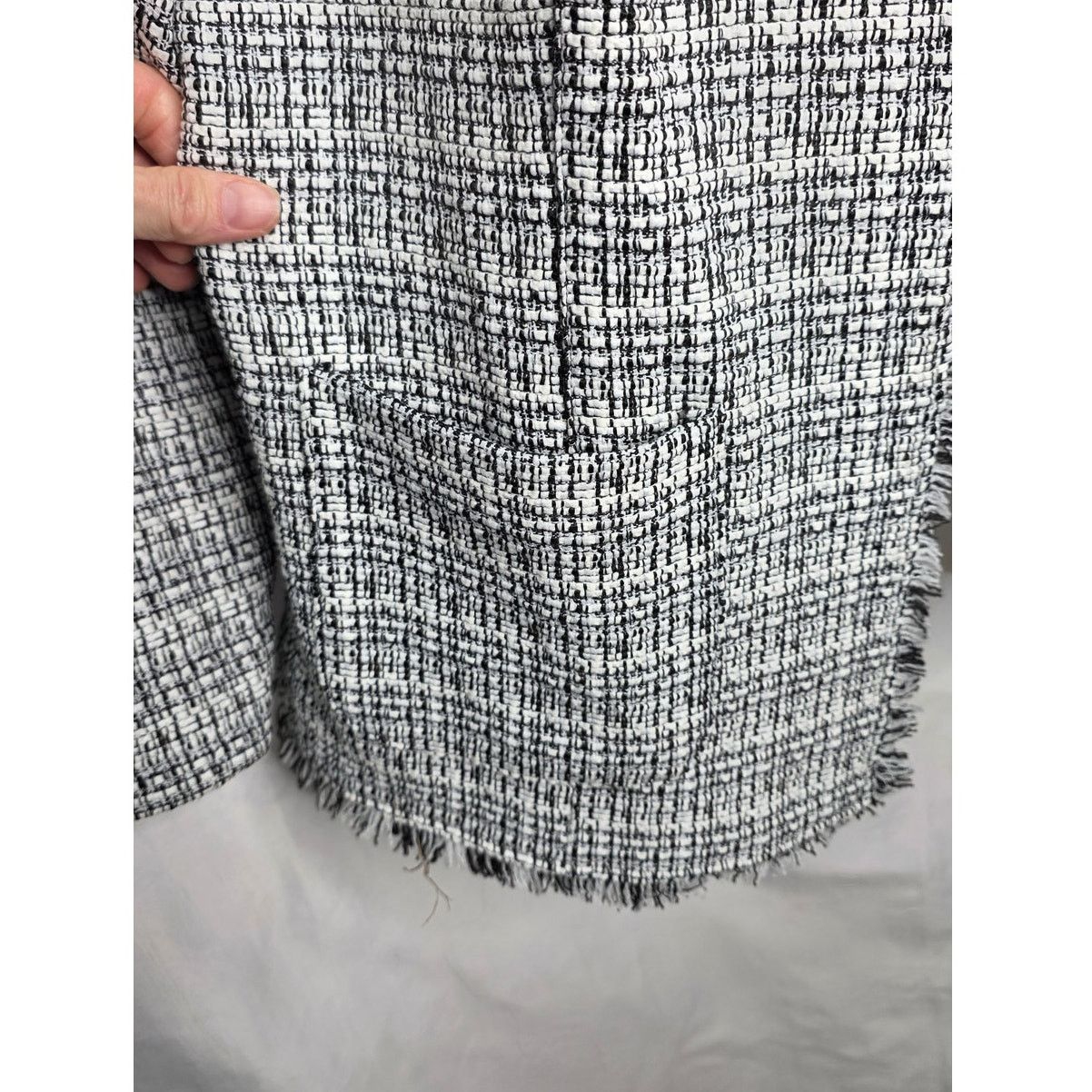 Other Chico's Black & White Tweed Jacket with Fringe Edging Large Size L / US 10 / IT 46 - 7 Thumbnail
