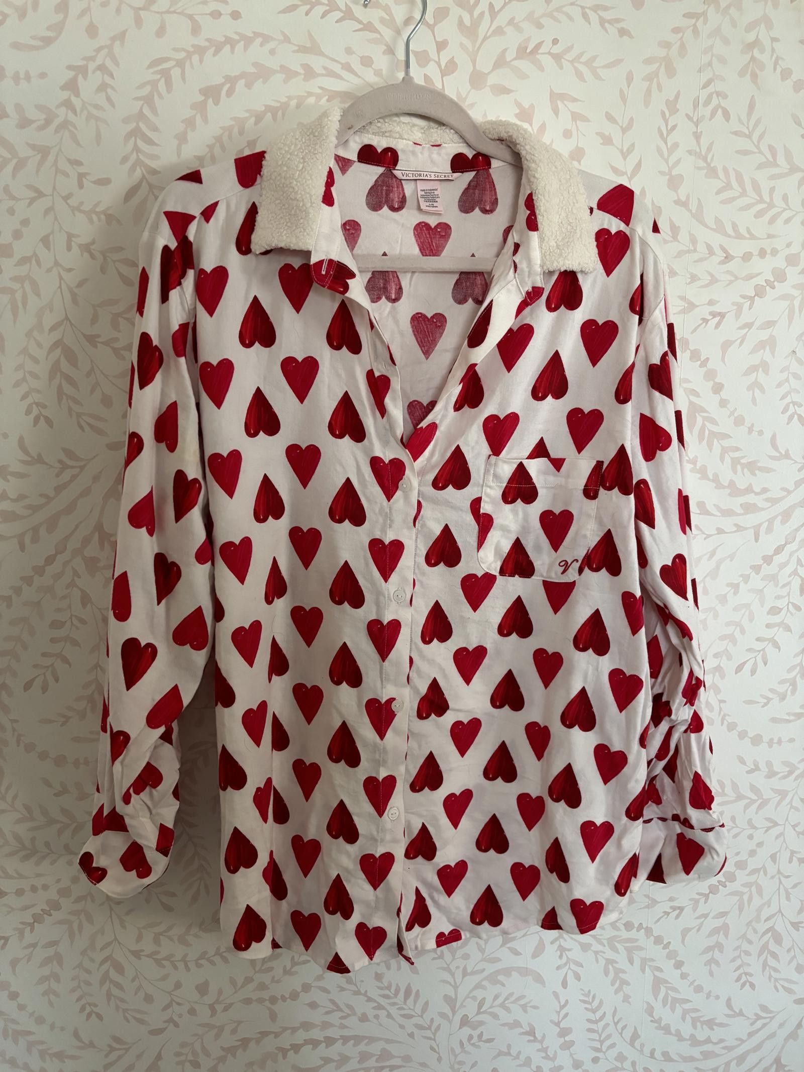 Designer Victoria's Secret Heart Print Button-Up Sherpa Lined PJ Set Size ONE SIZE - 1 Thumbnail
