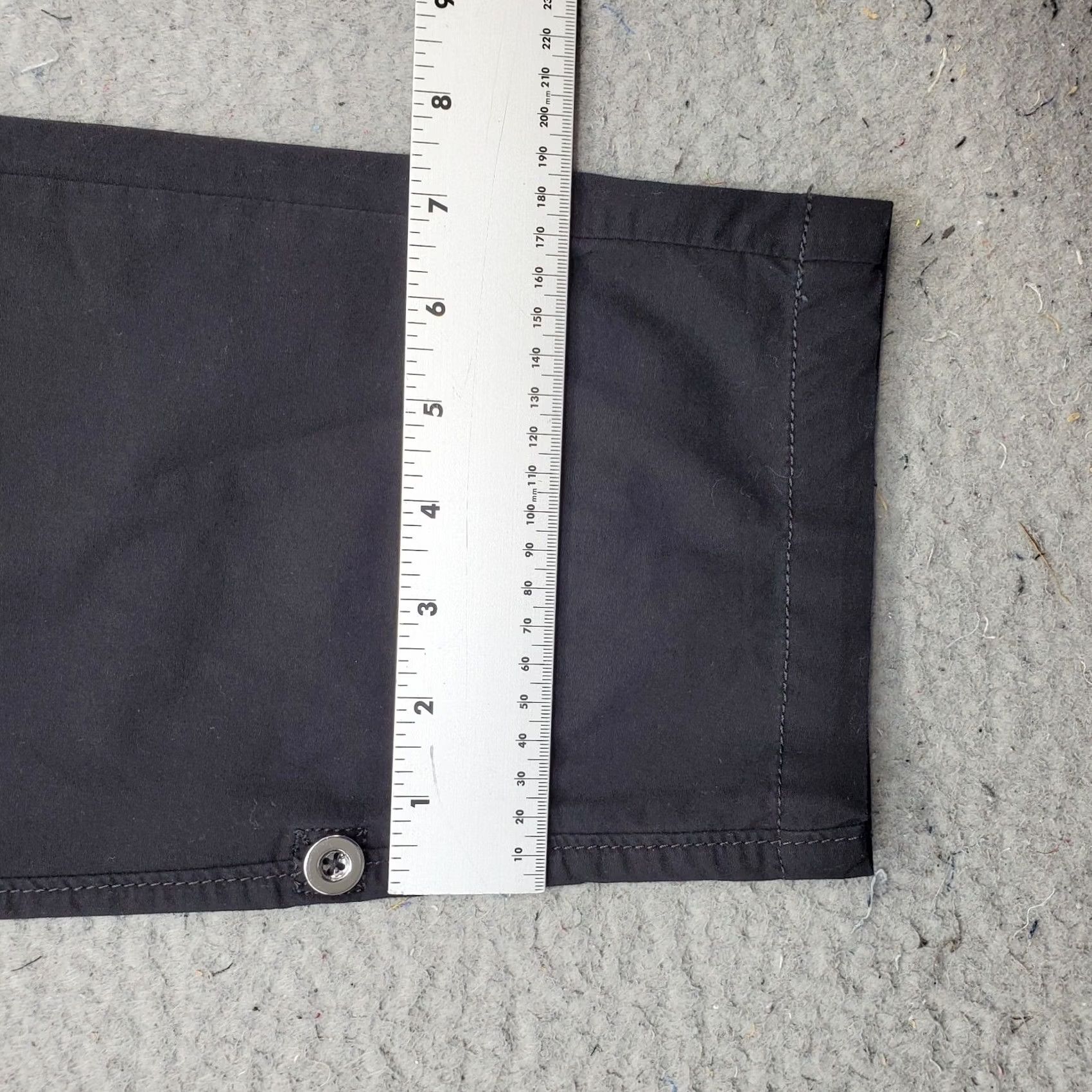 White House Black Market White House Black Market Poplin Cargo Crop Pants Womens 4 Black Button Fly Casual Travel Cotton Solid 25" Inseam 33.75" Outseam Mens? Size 27" / US 4 / IT 40 - 5 Thumbnail