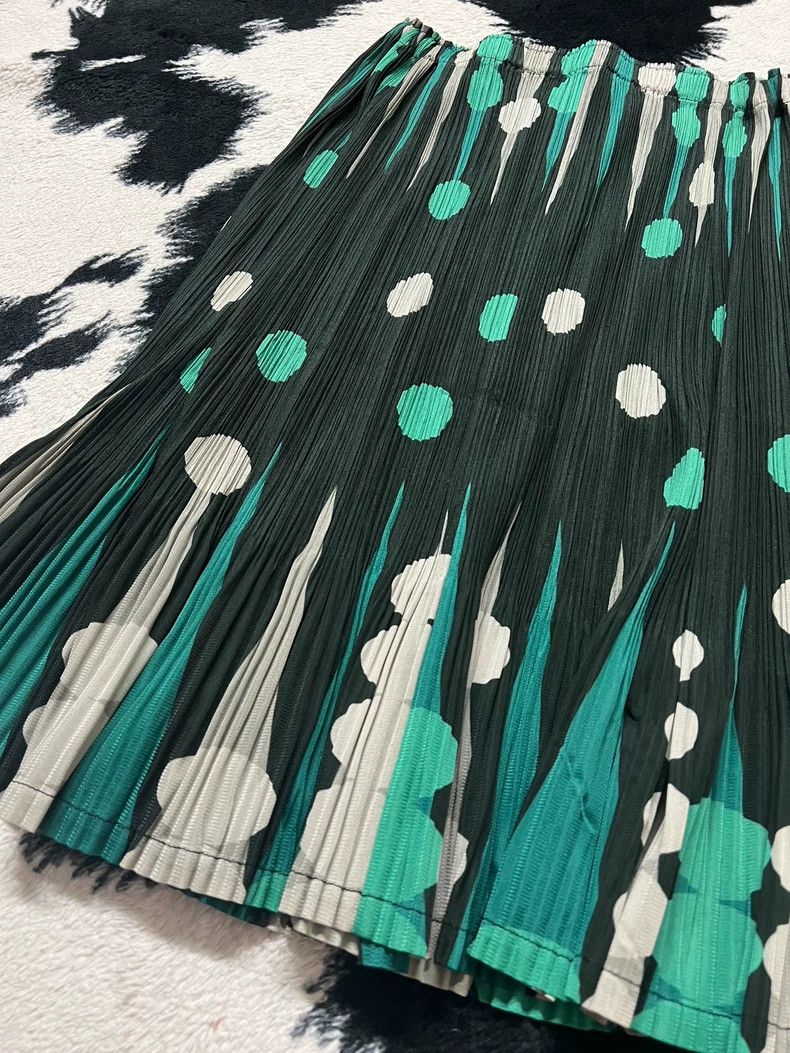 Issey Miyake Issey Miyake size:5 Green polka dot skirt Size 42" / US 20 - 3 Thumbnail