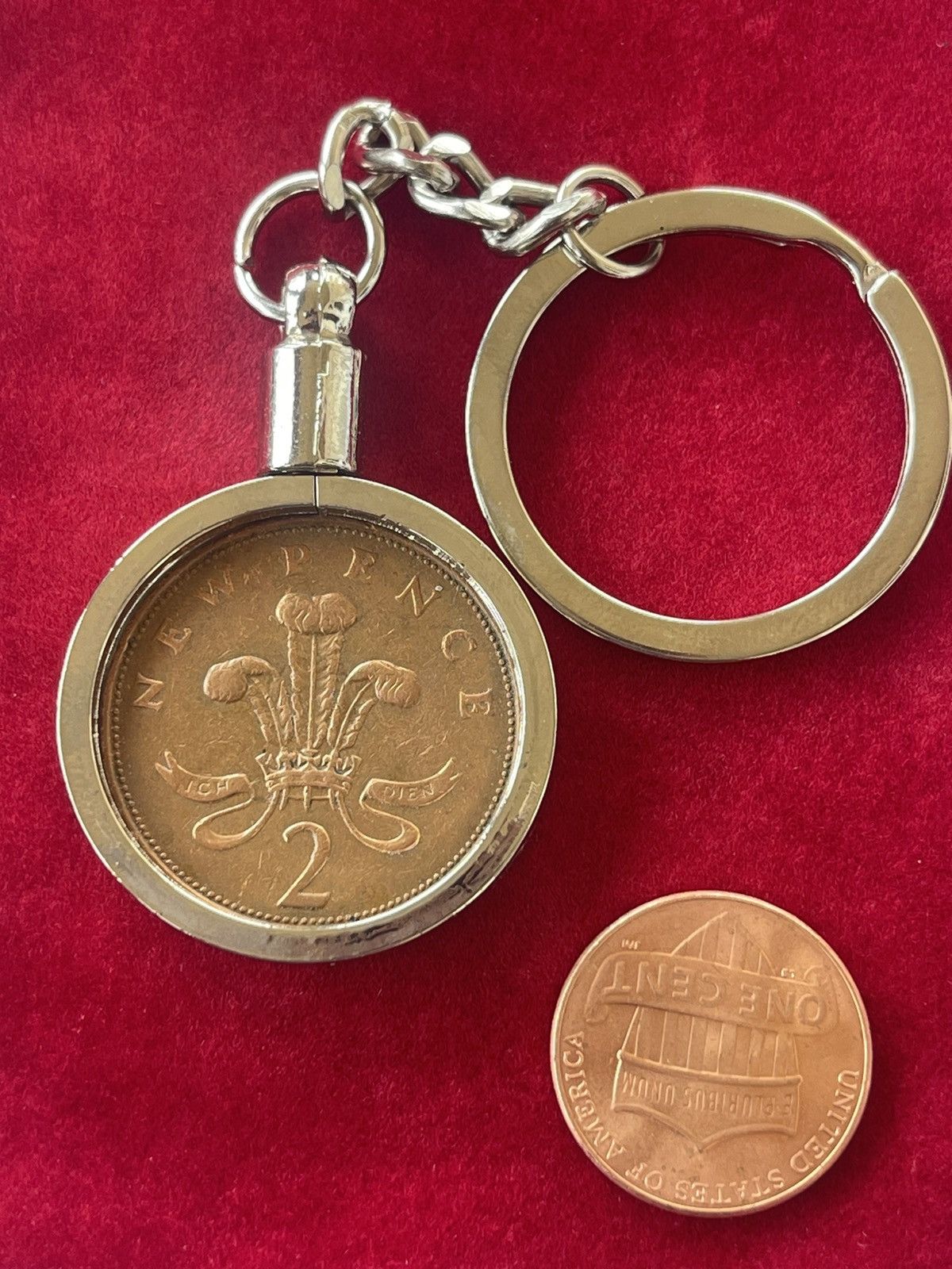 Vintage British bronze coin keychain Size ONE SIZE - 3 Thumbnail