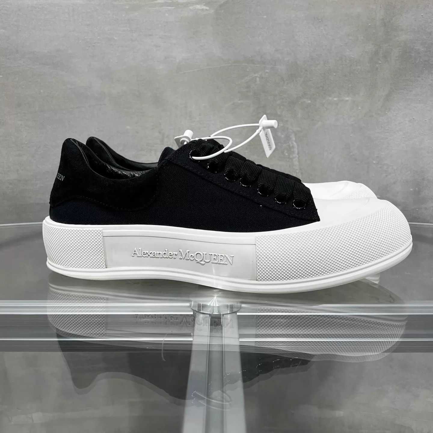 Alexander McQueen Alexander McQueen Canvas Sneaker Black White 41 Size US 8 / EU 41 - 4 Thumbnail
