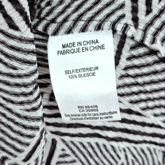 Theory Darlia B&W Silk Striped Collared V-Neck Long Slv Blouse Size S / US 4 / IT 40 - 8 Thumbnail