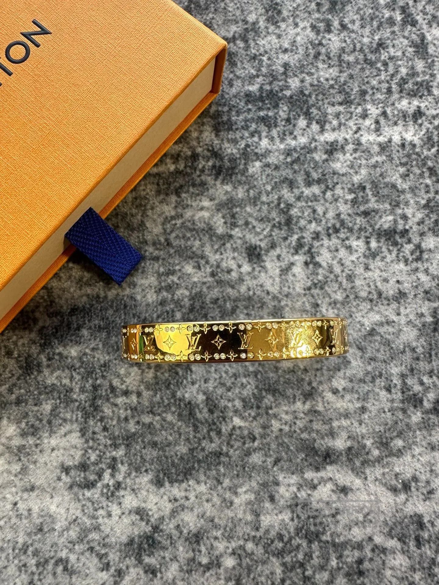 Louis Vuitton louis vuitton gold crystal engraved bracelet. Size ONE SIZE - 3 Thumbnail