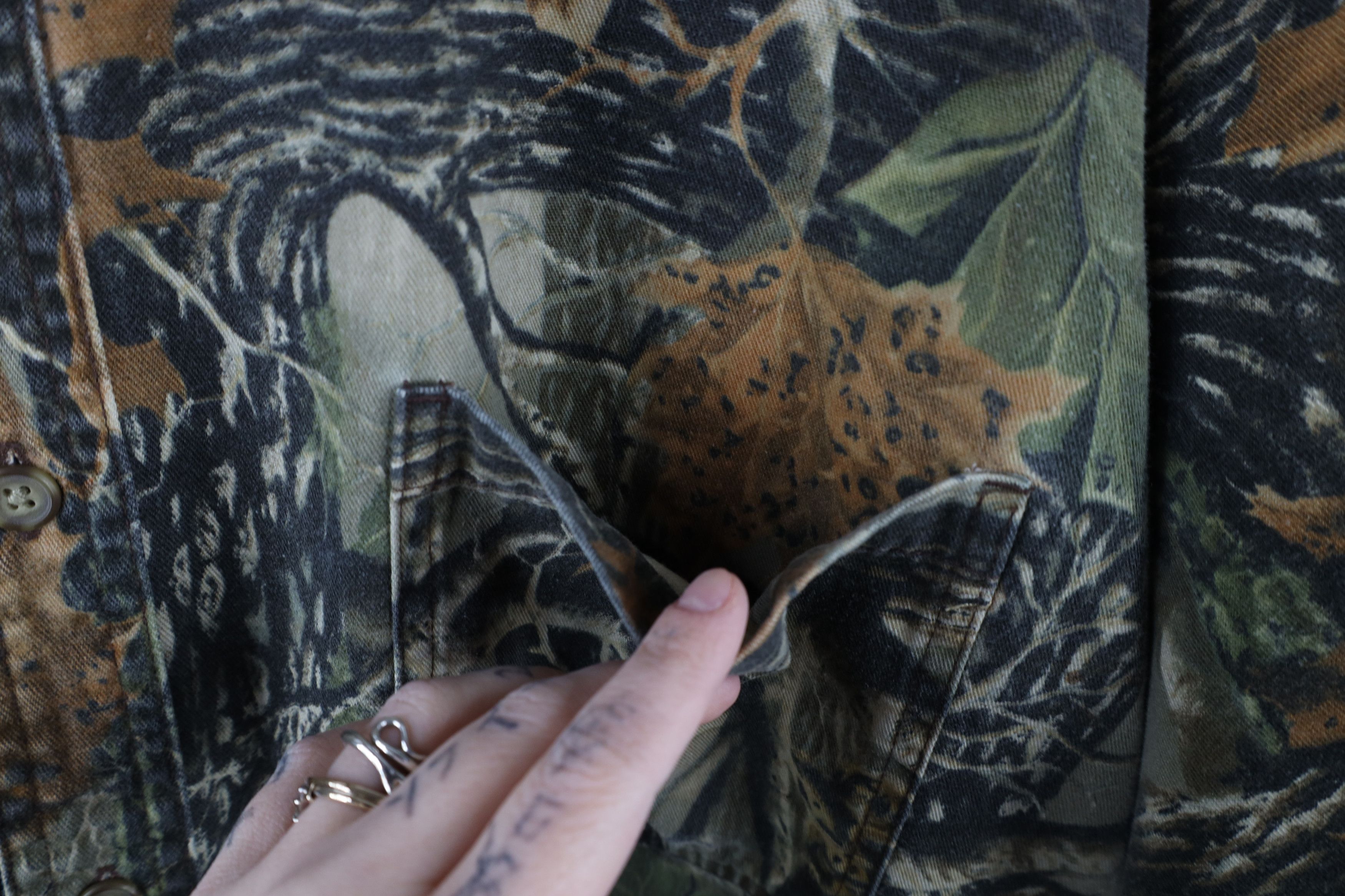 Cabelas × Vintage Vintage Cabelas Seclusion Camouflage Shooting Button Shirt Size US XXL / EU 58 / 5 - 5 Thumbnail
