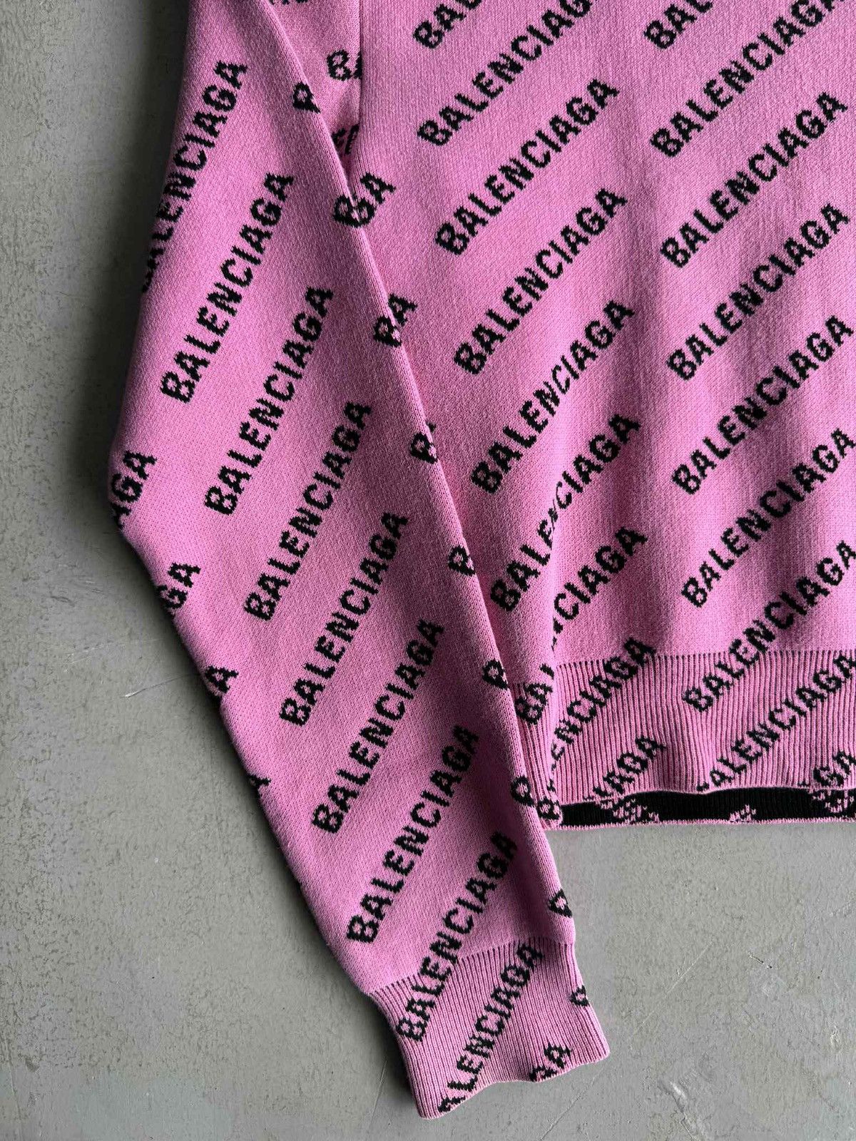 Balenciaga Balenciaga - All Over Print Script Wool Crewneck Size XS / US 0-2 / IT 36-38 - 6 Thumbnail