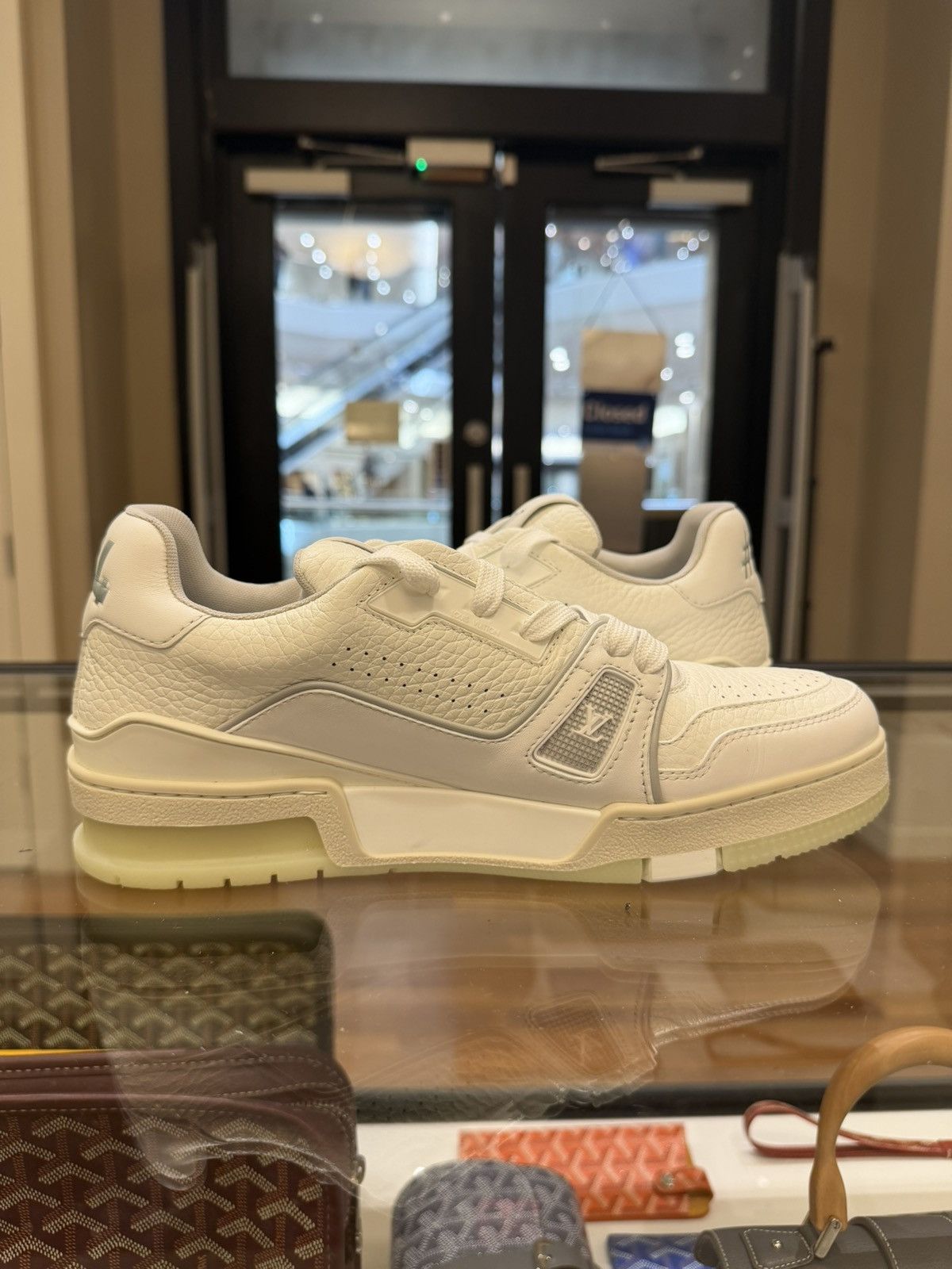 Louis Vuitton Louis Vuitton Leather Trainer Sneakers - White Size US 5.5 / EU 38 - 3 Thumbnail