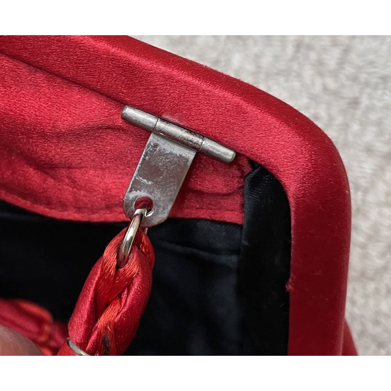 Gucci Vintage Gucci Red Pleated Satin Evening Bag Handbag Clutch Size ONE SIZE - 16 Thumbnail