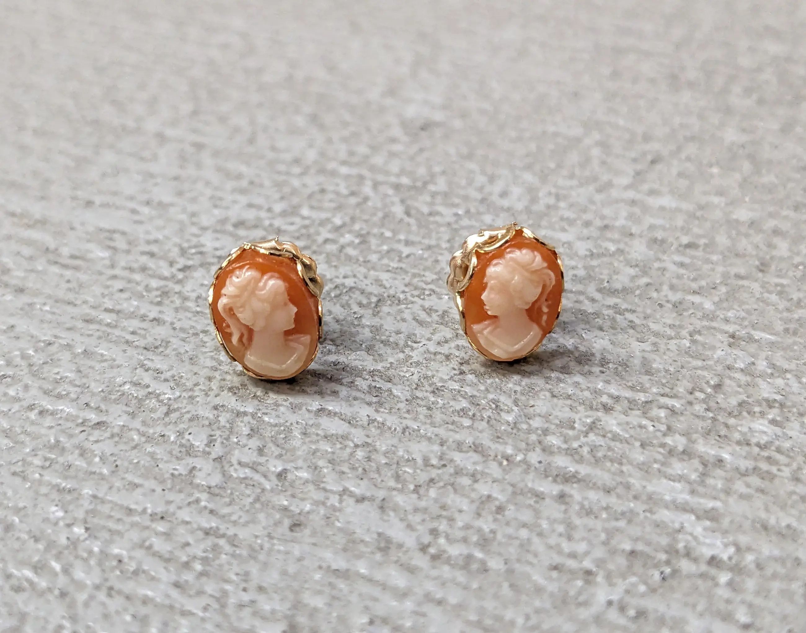 image of Vintage 14K Earrings Cameo Coral Oval Antique Woman Lady in Gold/Green, Men's