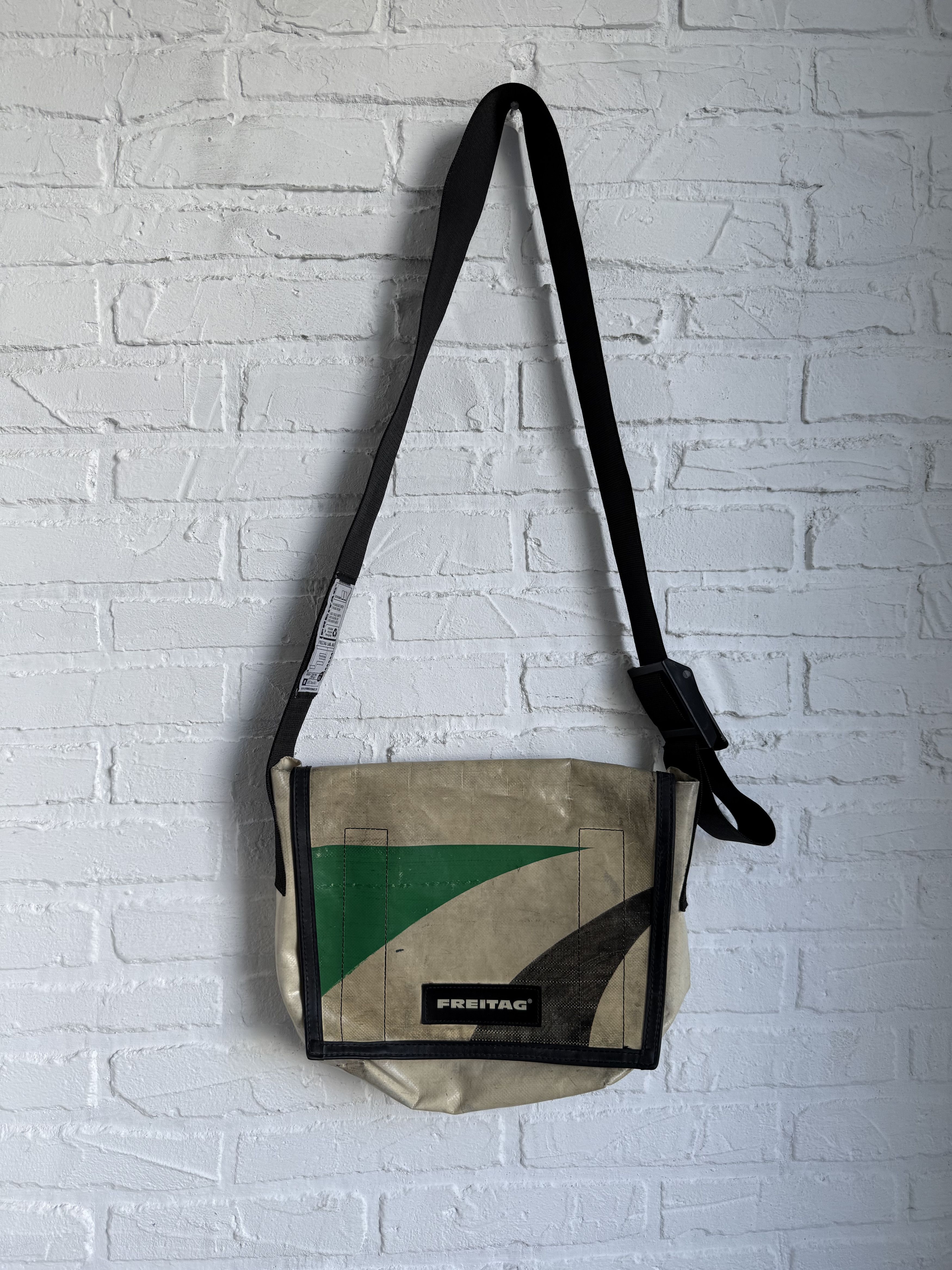 バッグ FREITAG F645 PHELPS Bum Bag FREITAG F645 Phelps Black | Freshlabels.com