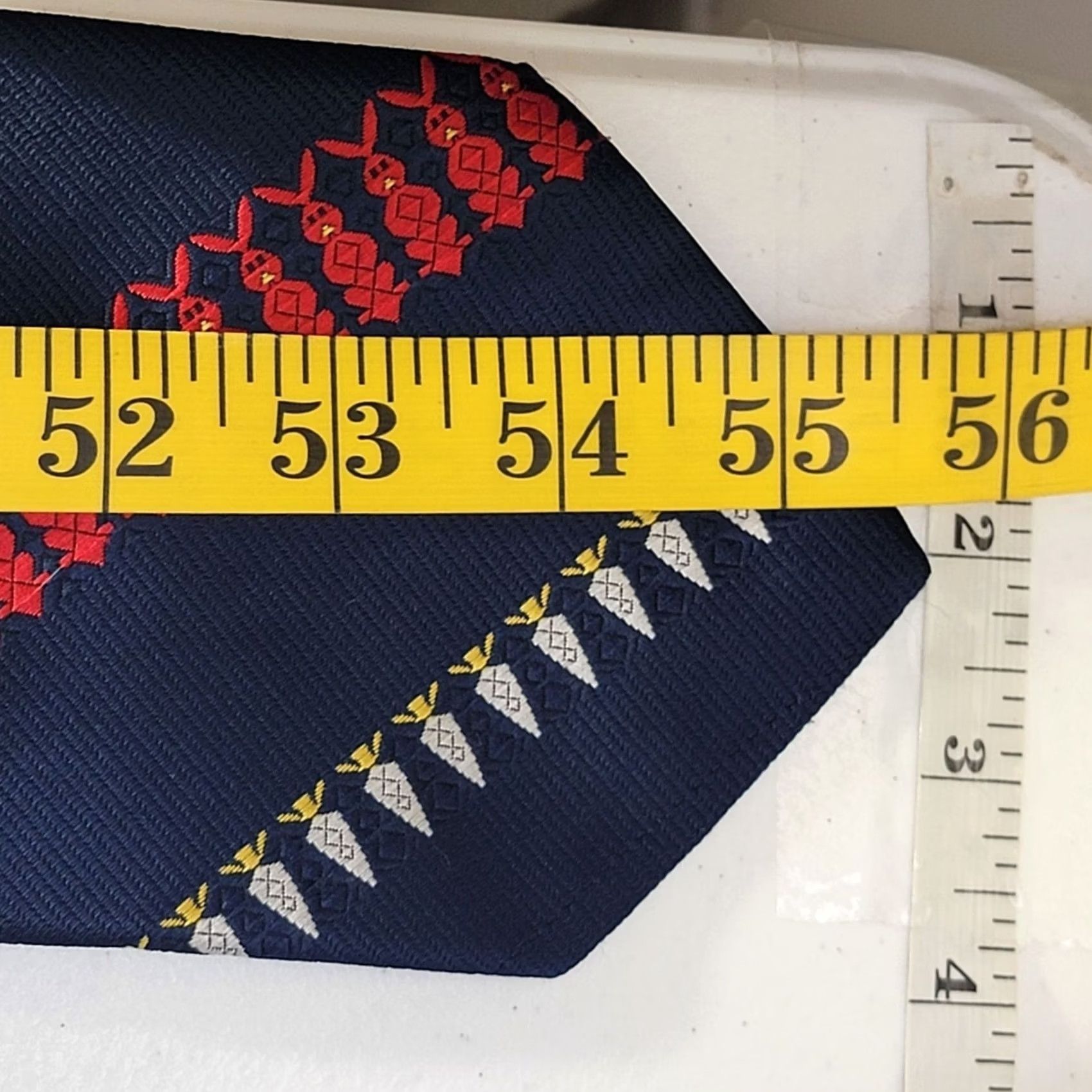 Vintage Vtg Gentry Tie Mens Blue Red Bunnies and Carrots Easter Rabbit 56 X 4 Polyester One Size Classic Short Themed Easter Holiday Pattern Animal Print Mens Size ONE SIZE - 8 Thumbnail