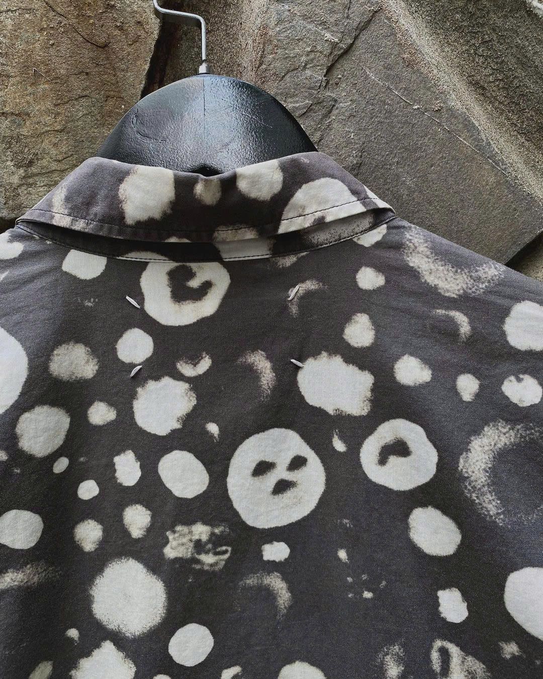 AW2010 MAISON MARTIN MARGIELA BUTTON SHIRT RUNWAY