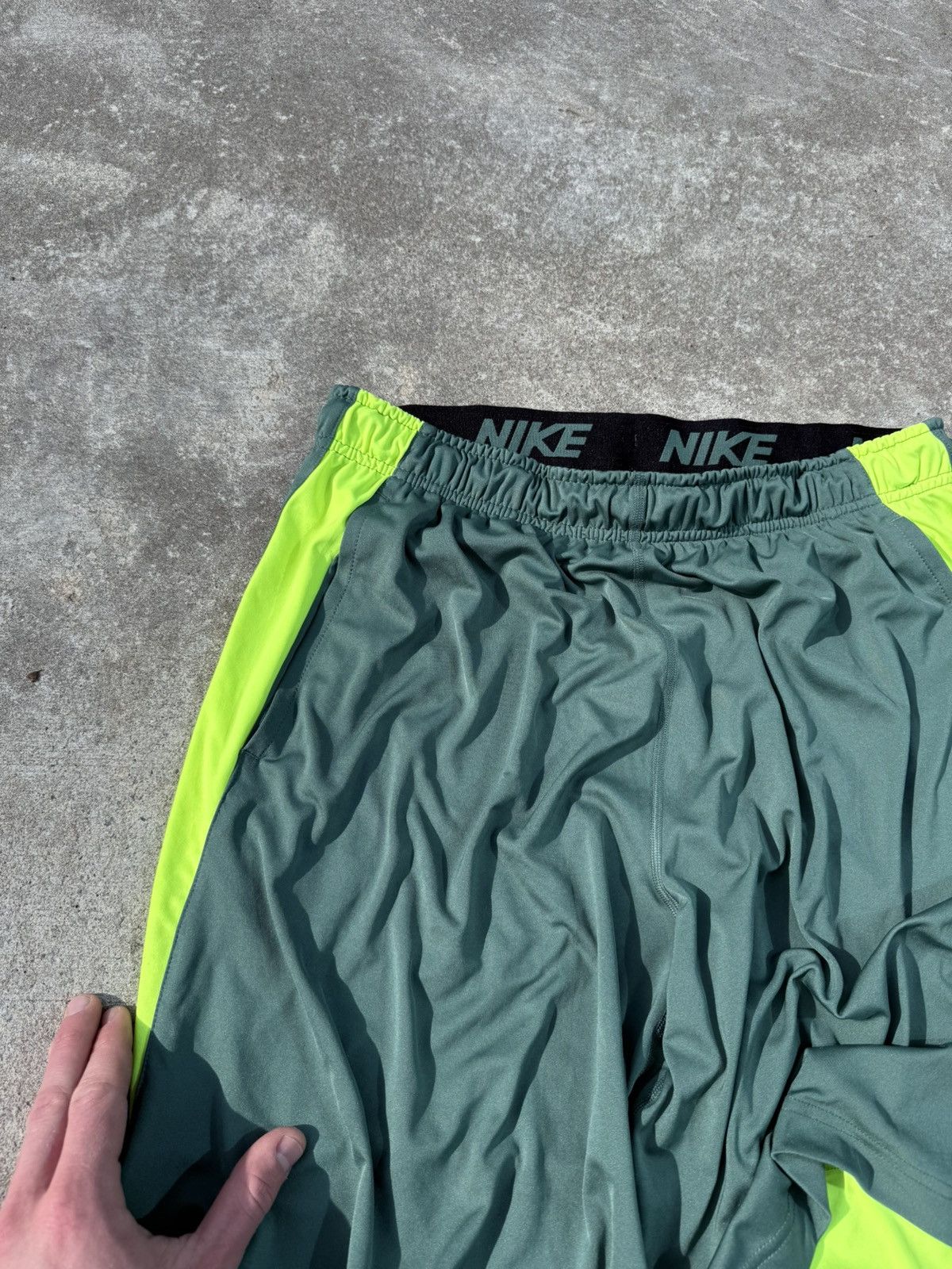 Other Vintage Nike y2k wide buggy streetwear oversize track shorts Size US 34 / EU 50 - 11 Thumbnail