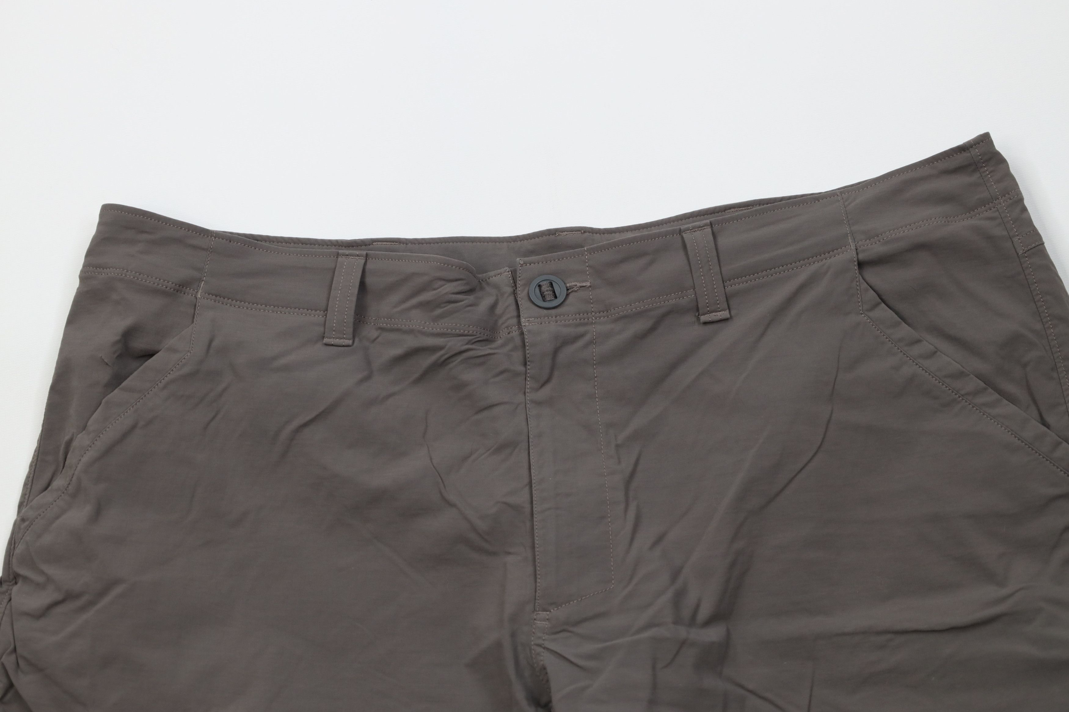 Under Armour Under Armour Fit HeatGear Above Knee Chino Golf Shorts Gray Size US 40 / EU 56 - 2 Thumbnail