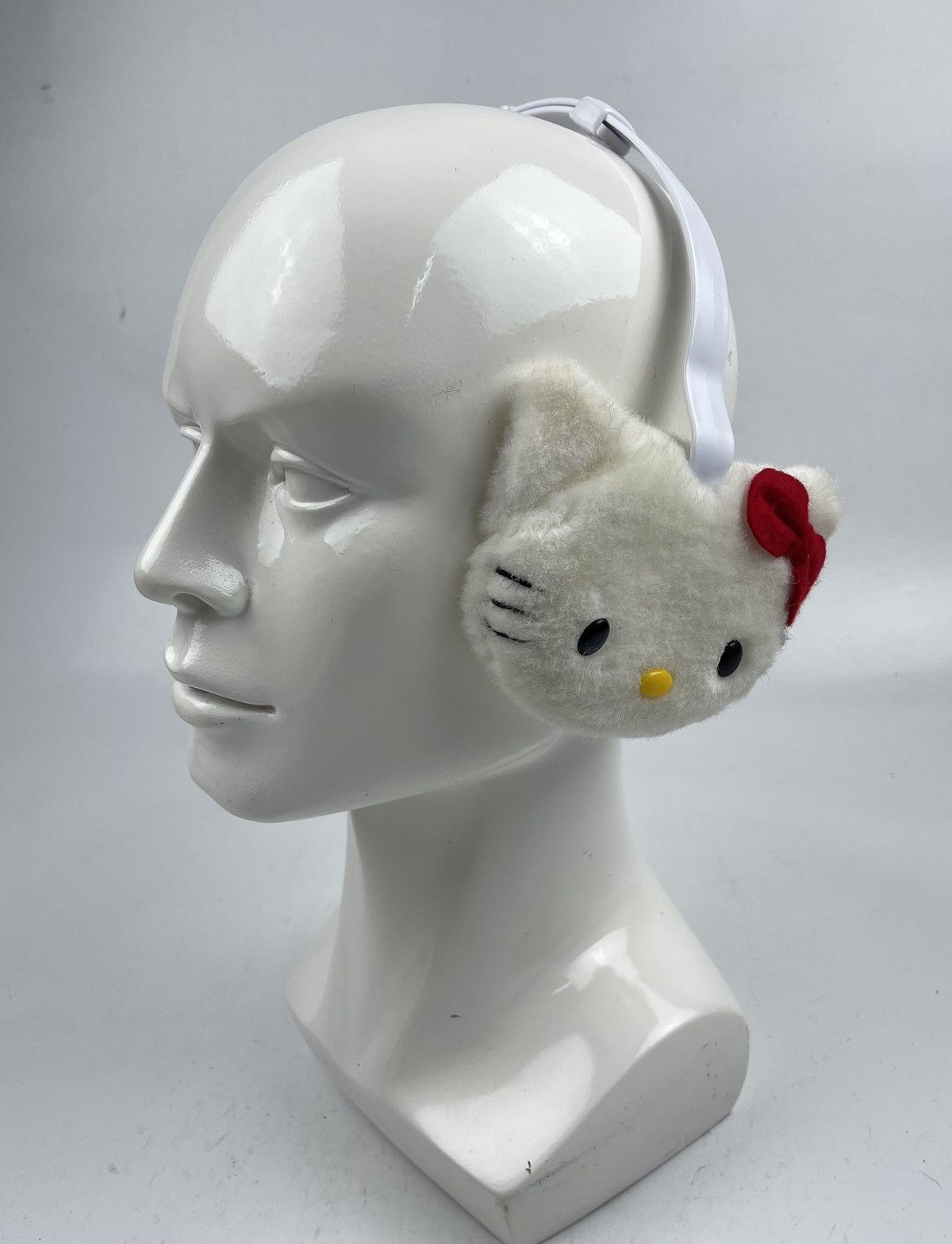 Japanese Brand very rare hello kitty ear muff tc30 Size ONE SIZE - 1 Thumbnail