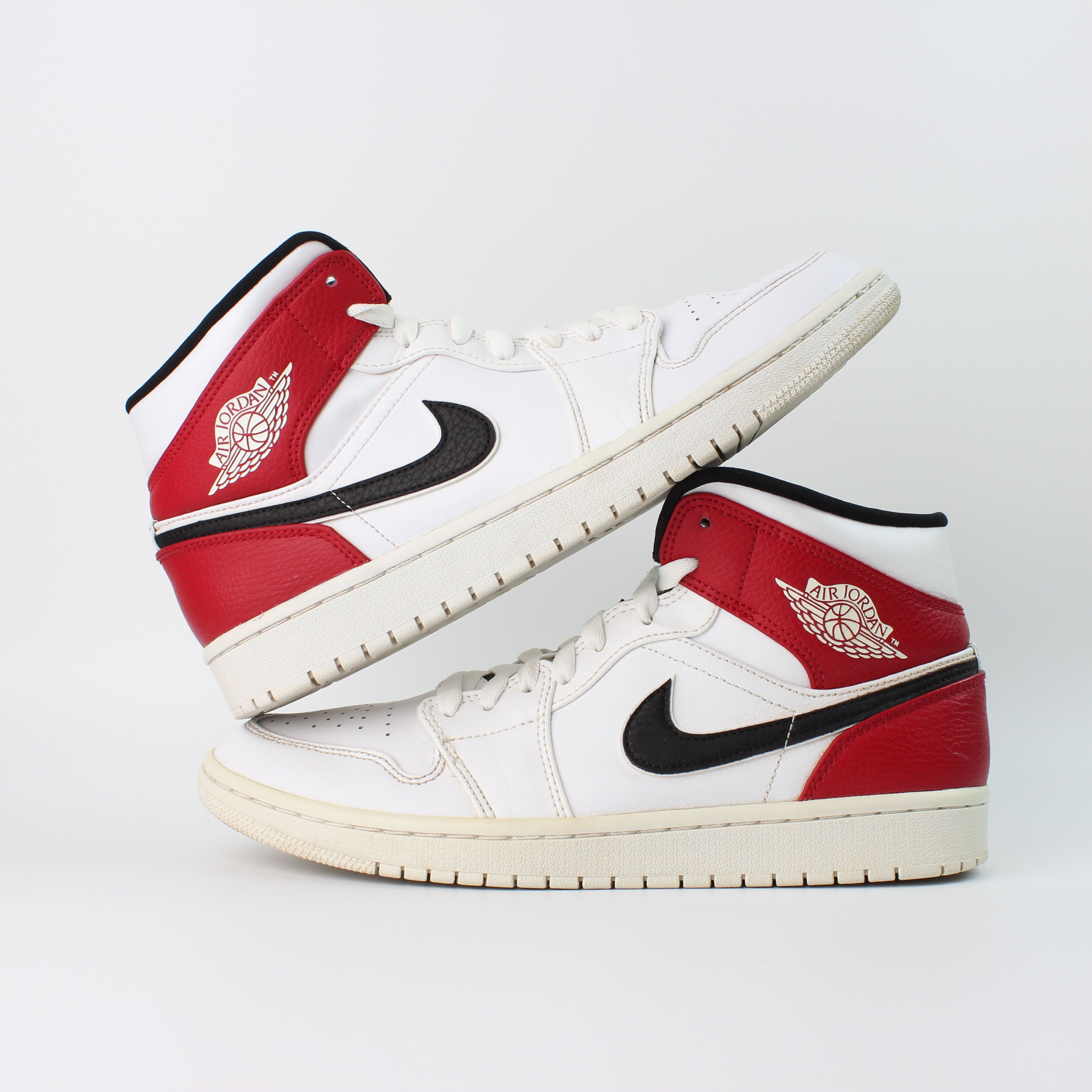 Nike Jordan 1 Mid White Chicago 554724-116 Size US 9.5 / EU 42-43 - 5 Thumbnail