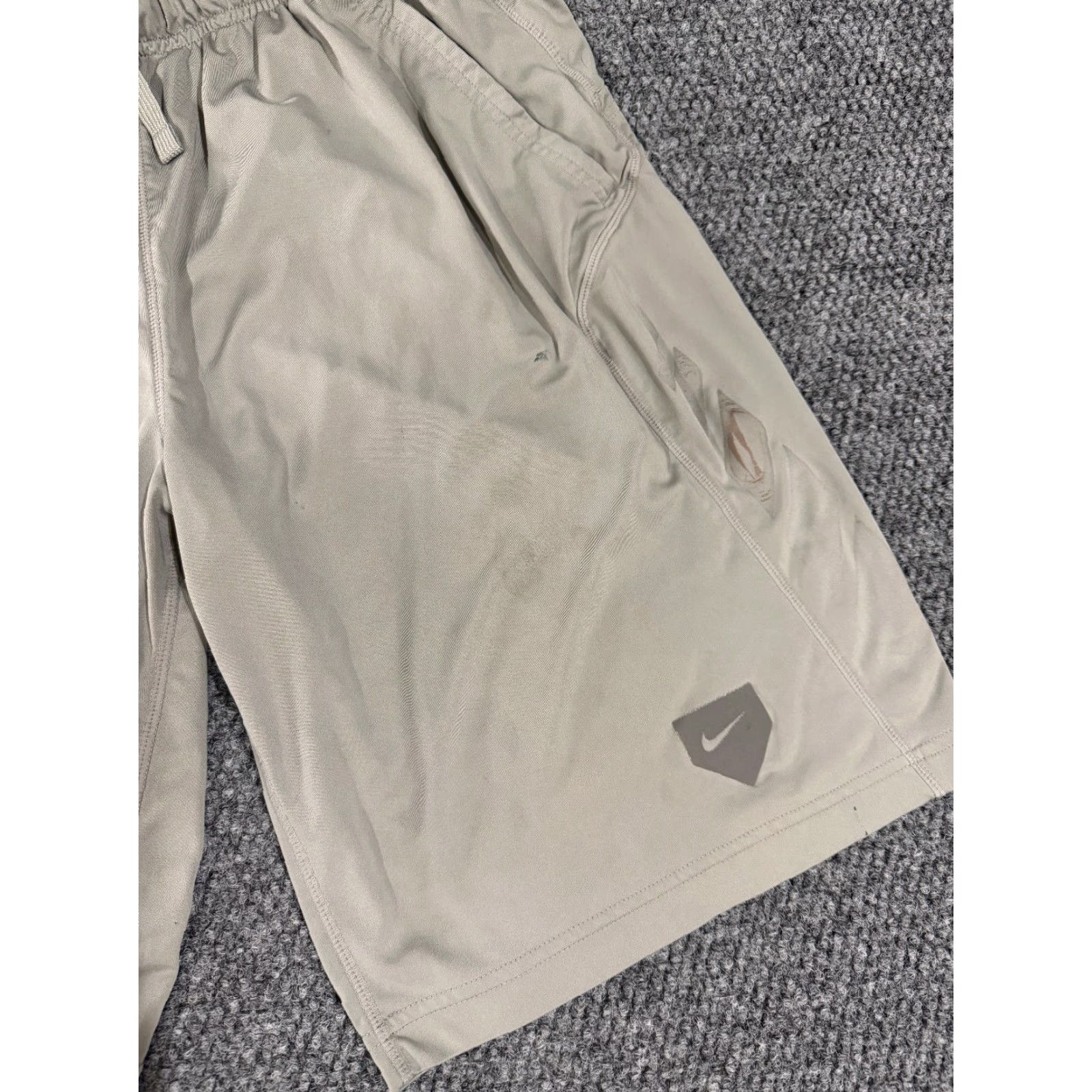Nike Nike Dri-FIT athletic shorts Mens M Beige Baseball Training Workout Polyester Blended Fabric Elastic Waist Pockets Size US 31 - 3 Thumbnail