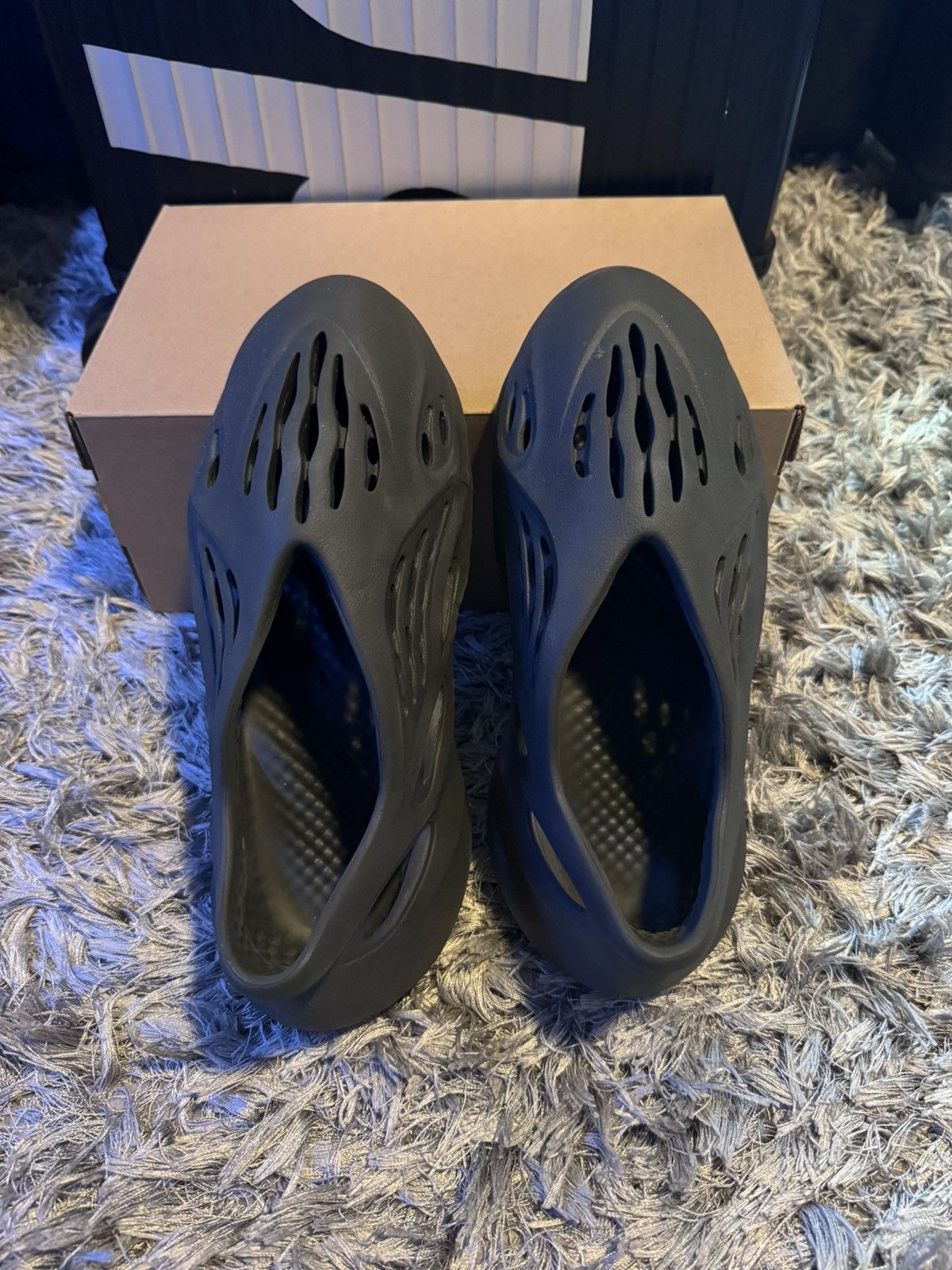 Yeezy Yeezy foam runner carbon Size US 10 / EU 43 - 5 Thumbnail