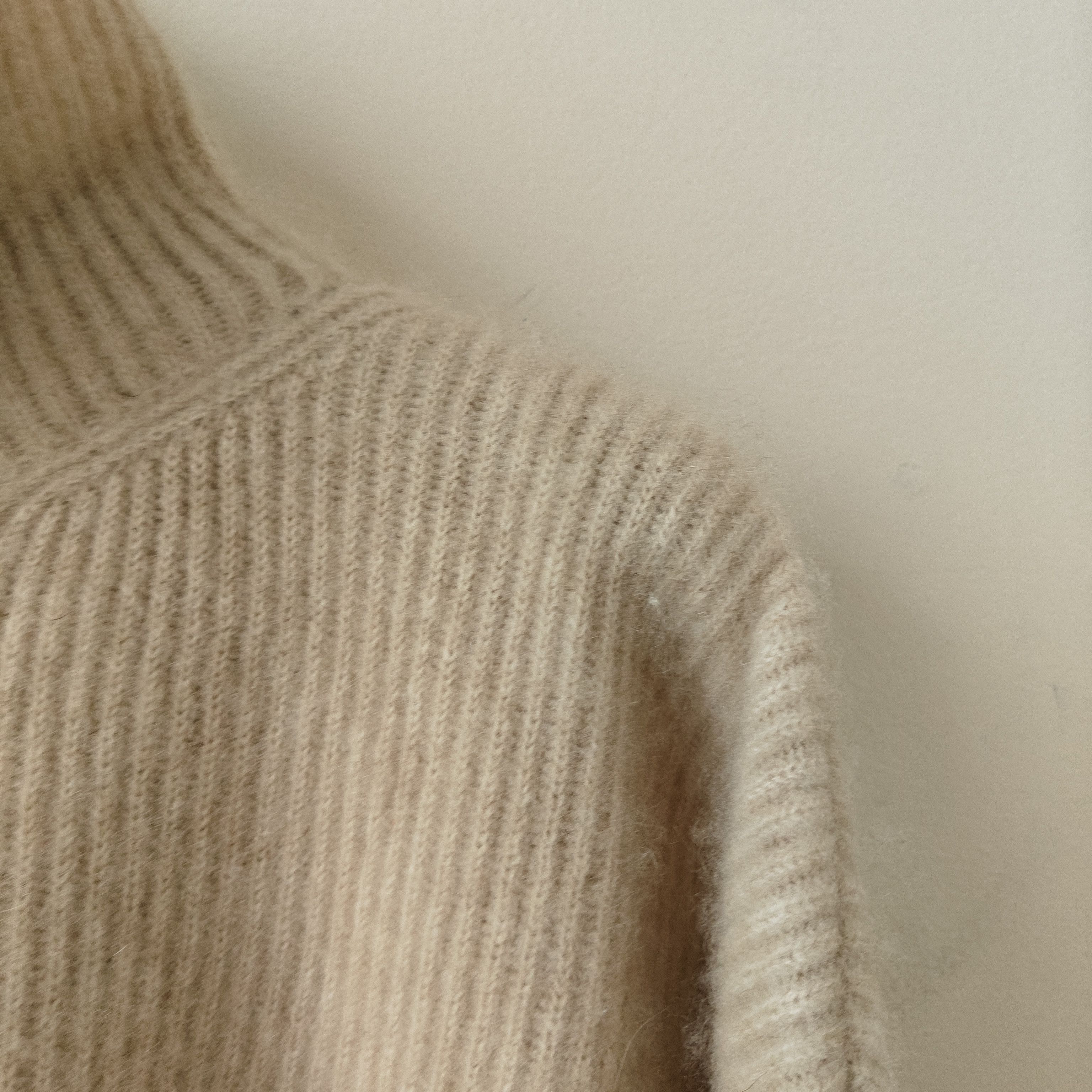 Seya NWOT Cashmere beige sweater size L made Japan $990 Size US L / EU 52-54 / 3 - 4 Thumbnail