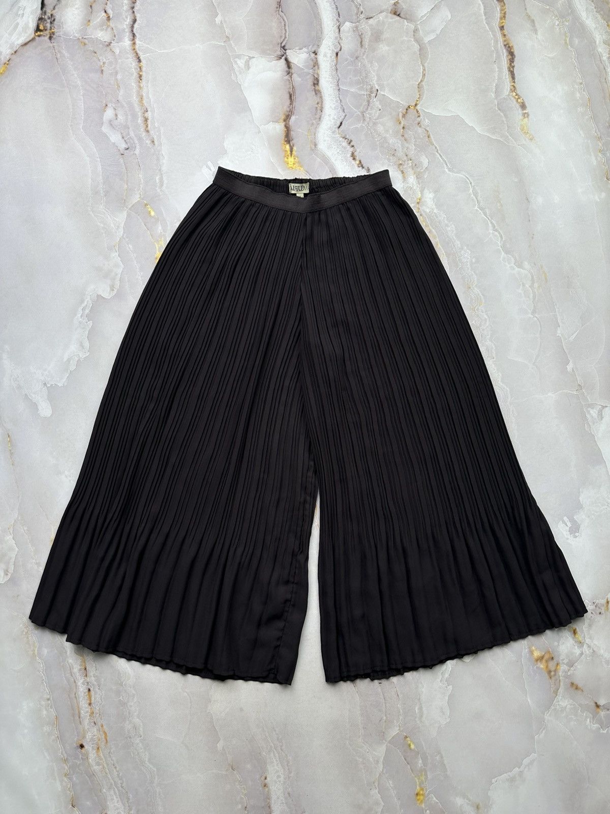 Japanese Brand Vintage Cropped Pleated Wide Pants Size 26" / US 2 / IT 38 - 1 Thumbnail