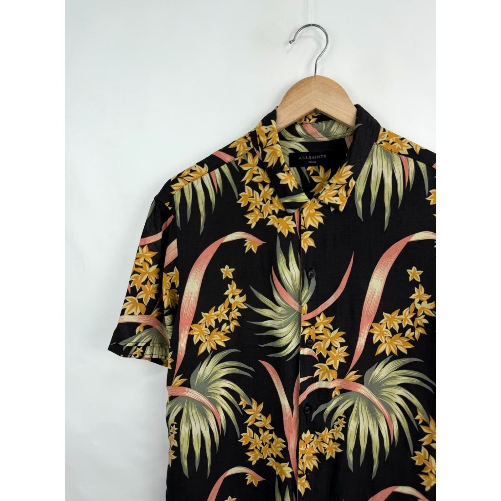Allsaints Y2K AllSaints Floral Hawaiian Shirt Multicolor Multicolor Floral Short Sleeve Button-Up Men S Hawaiʻi Theme 90s Mens XS/S Size US S / EU 44-46 / 1 - 3 Thumbnail