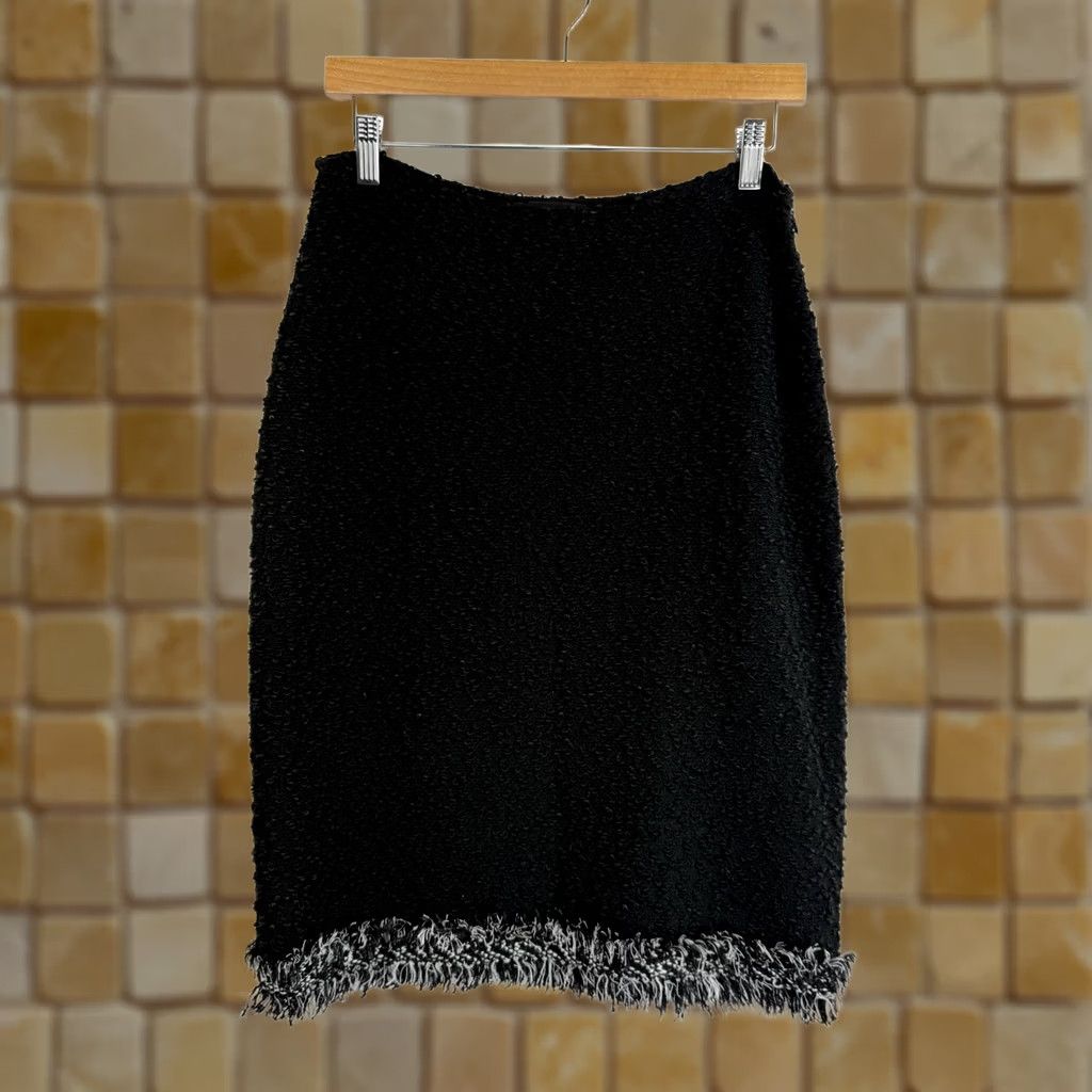 Vintage VINTAGE St John Skirt Womens 6 Black Knit Wool Rayon Zip Fringe A-Line Knee Length Womens Size 28" / US 6 / IT 42 - 1 Thumbnail
