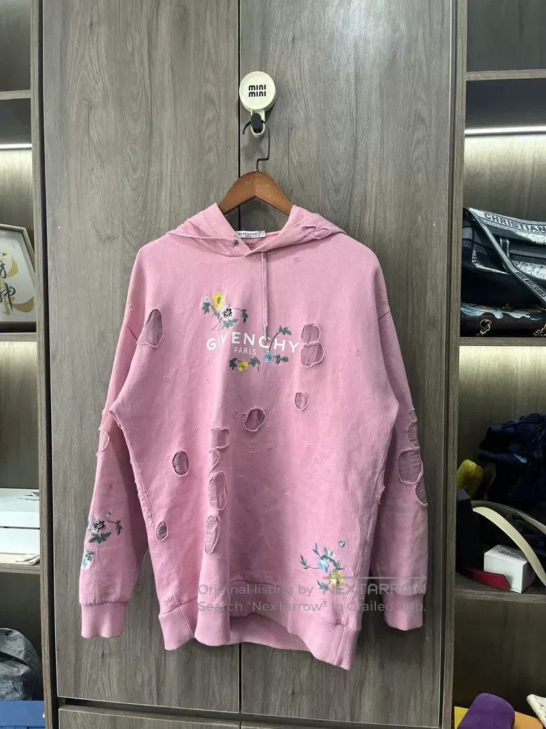 Givenchy Givenchy Embroidered hole sweater with flower pattern Size US S / EU 44-46 / 1 - 6 Thumbnail