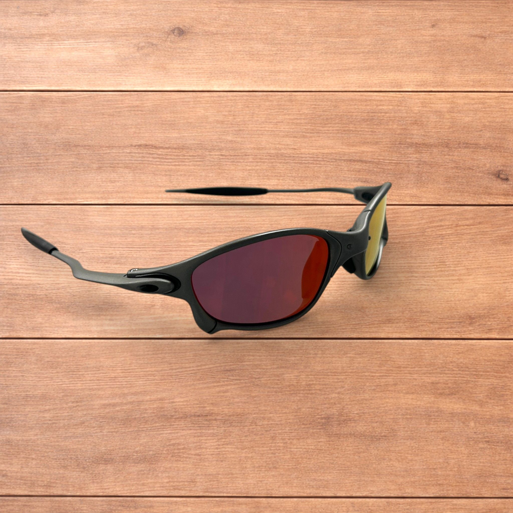 Japanese Brand Metal frame polarised sunglasses in black frame red lens. Size ONE SIZE - 2 Thumbnail