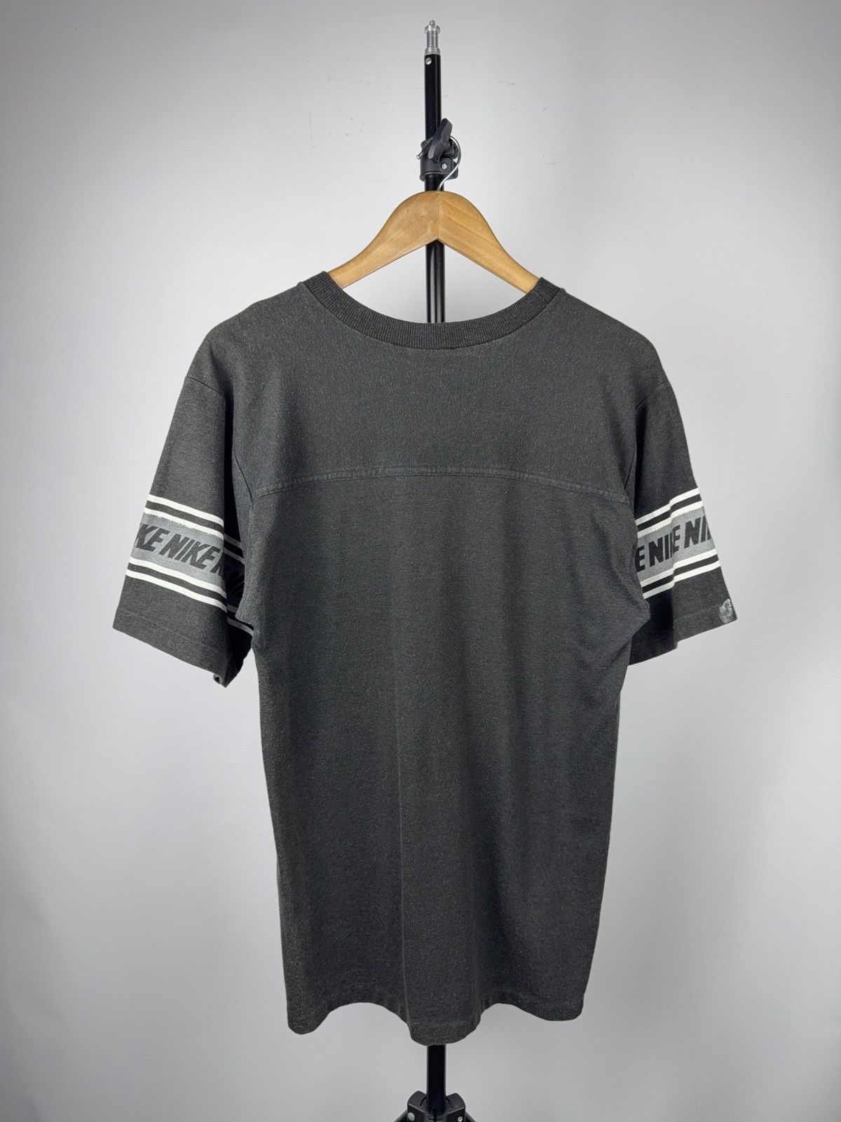 Nike Vntg 90s Nike Sleeve Logo T-Shirt Single Stitch Faded Black Size US M / EU 48-50 / 2 - 12 Thumbnail