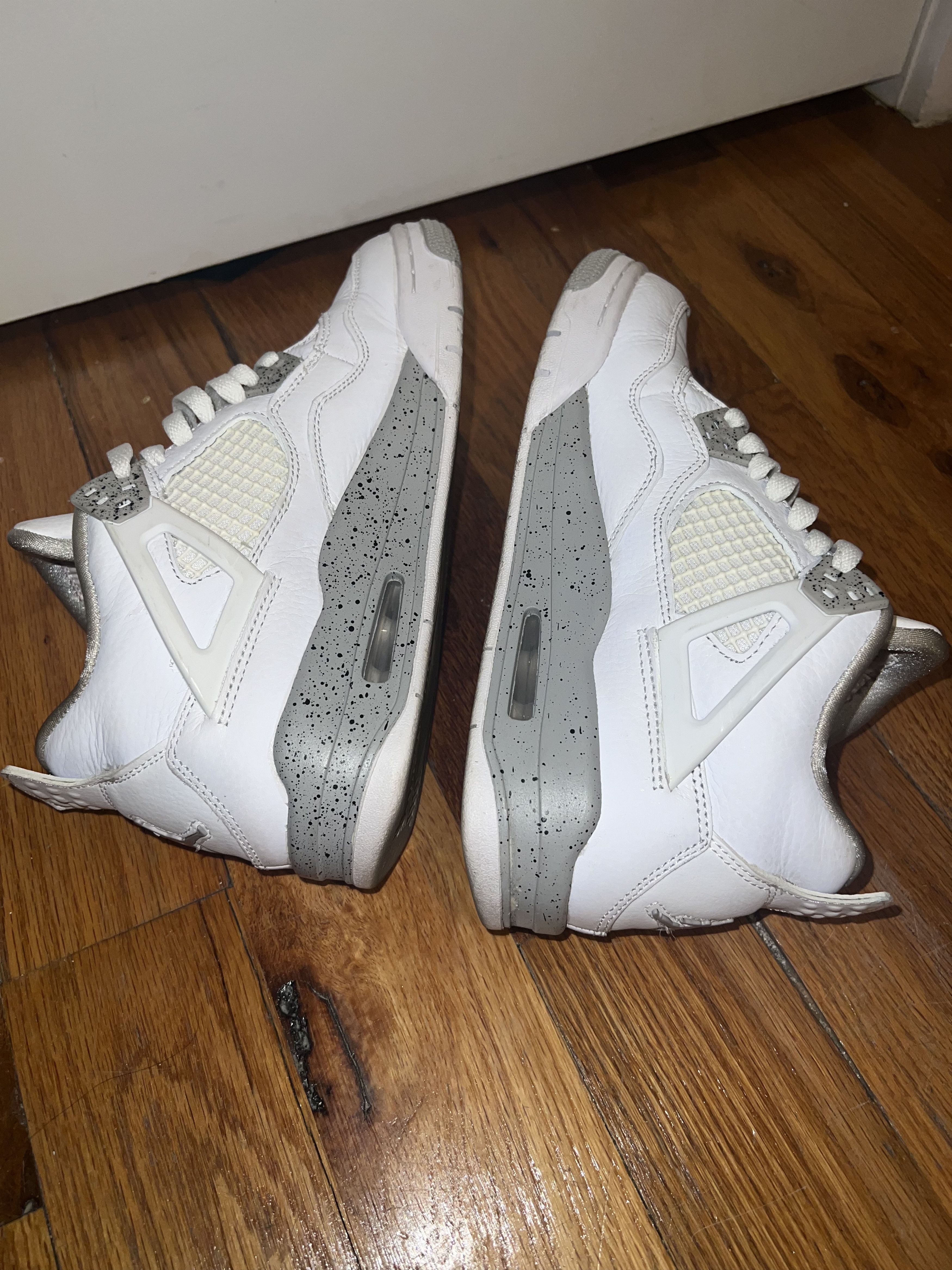 Nike Nike Jordan 4 Retro White Oreo 6.5 Youth GS, Used Once Size US 6.5 / EU 39-40 - 9 Thumbnail