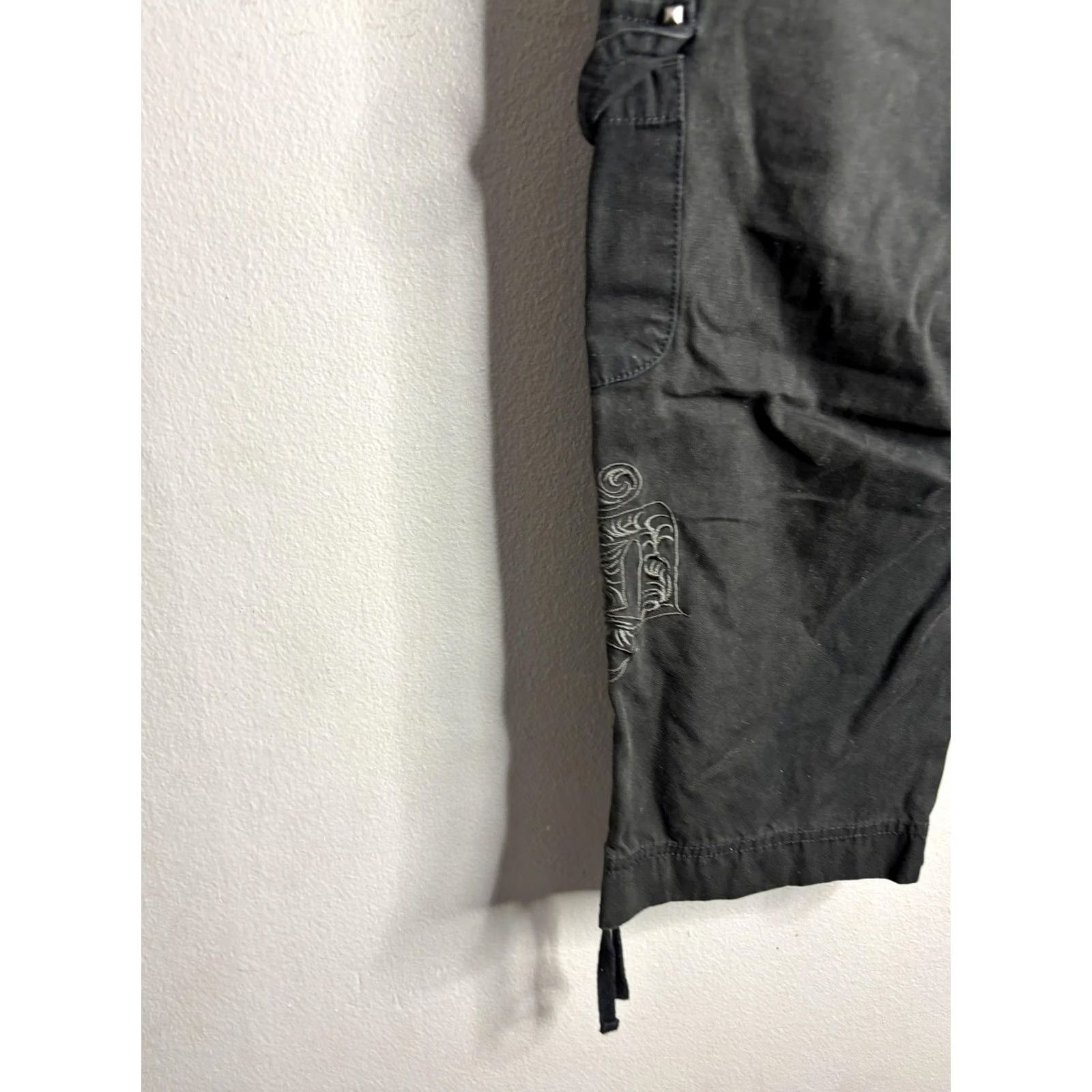 Harley Davidson VINTAGE Harley-Davidson Shorts Womens 6 Black Cargo Twill Studded Zip Pockets Biker Size 28" / US 6 / IT 42 - 5 Thumbnail