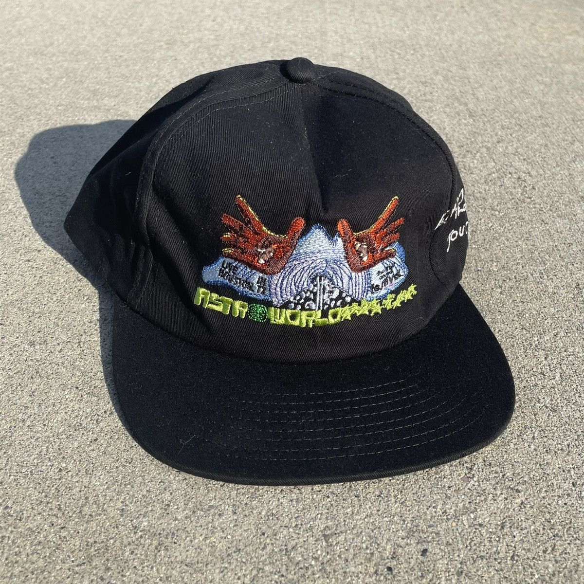 Travis Scott Rare Travis Scott Astrofest 2021 Exclusive Utopia Mountain Size ONE SIZE - 3 Thumbnail