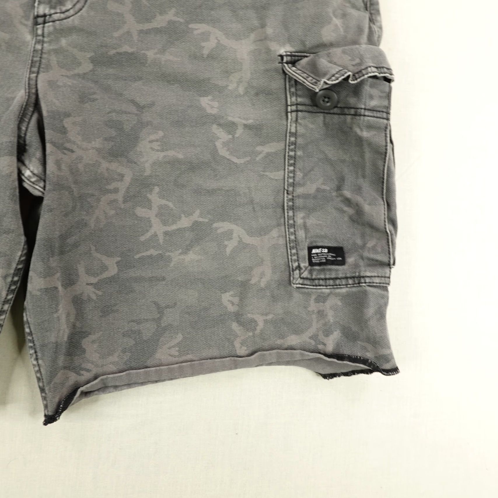 Nike Nike SB Shorts Mens 40 Gray Camouflage Cargo Skater Baggy Size US 42 / EU 58 - 3 Thumbnail