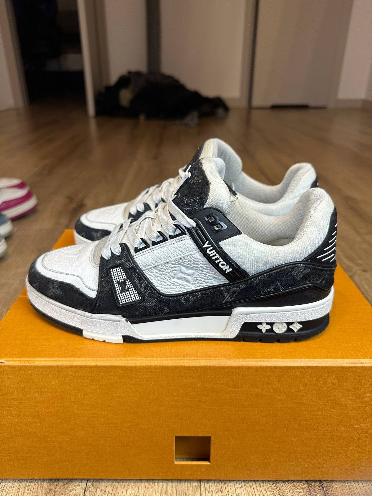 Louis Vuitton Louis Vuitton Trainer Black and White Size US 6 / EU 39 - 1 Thumbnail
