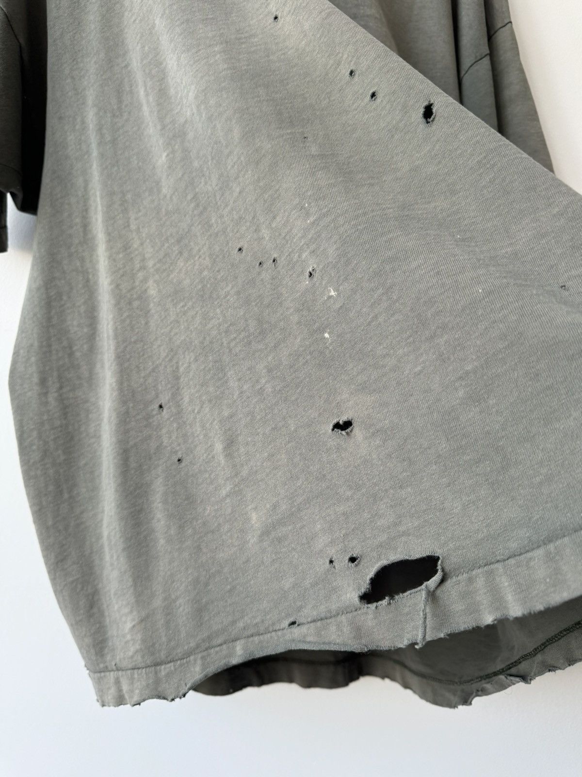 Vintage VINTAGE THRASHED OVERSIZED FADED T SHIRT 90s Size US XL / EU 56 / 4 - 10 Thumbnail