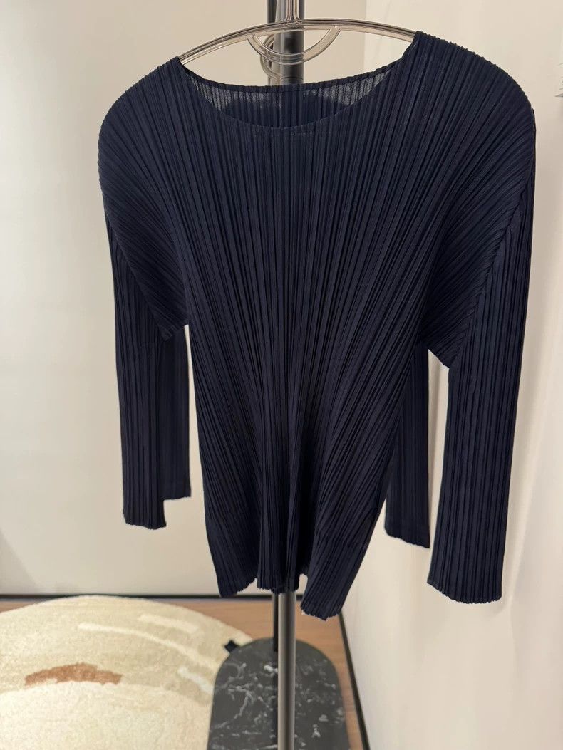 Issey Miyake issey miyake size:5 Dark blue pleated coat Size XXS / US 00 / IT 34 - 2 Thumbnail