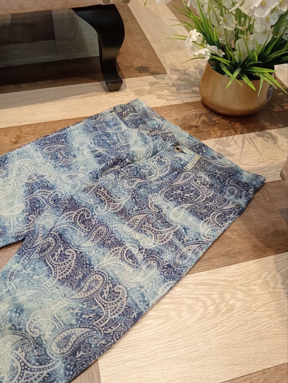 5351 POUR LES HOMMES 5351 POUR LES HOMMES JAPAN BLUE PAISLEY FLARED DENIM PANTS Size US 31 - 5 Thumbnail