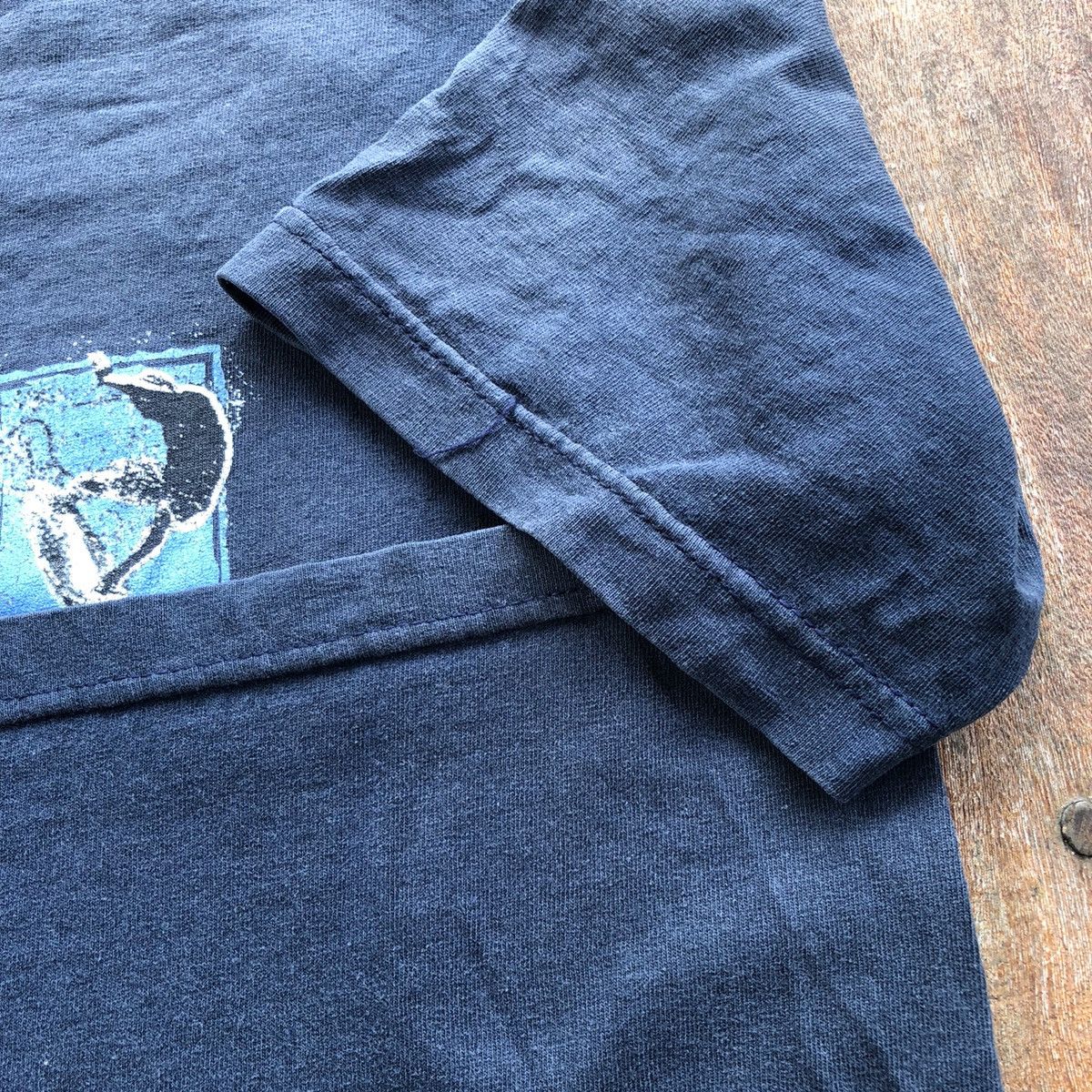 Vintage Vintage Thrashed Faded Hawaii Surfing T Shirt Size US M / EU 48-50 / 2 - 8 Thumbnail