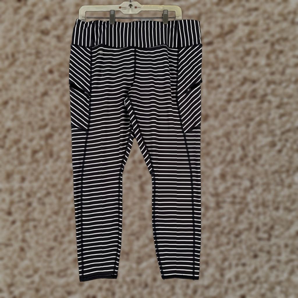 Athleta Athleta Pants Womens Extra Large Black White Contender 7/8 Tight Powerlift Read Size 40" / US 18 - 1 Thumbnail