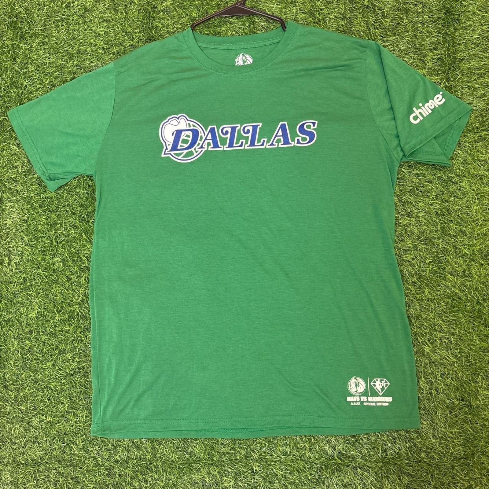 Other Vintage Dallas Mavs VS Warriors NBA Graphic Tee Size US XL / EU 56 / 4 - 1 Thumbnail