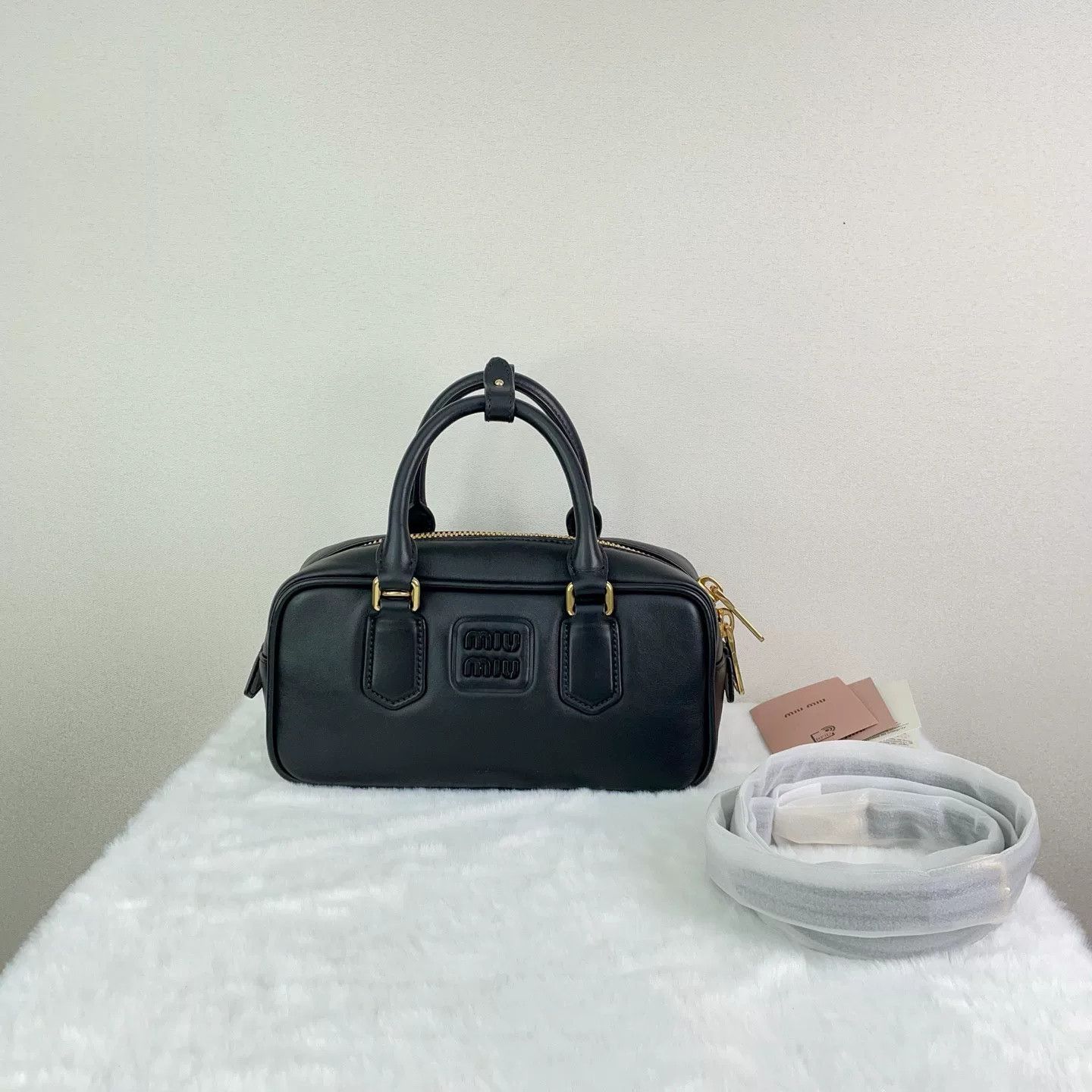 Miu Miu Pre-loved Bag Very good condition Size ONE SIZE - 1 Thumbnail