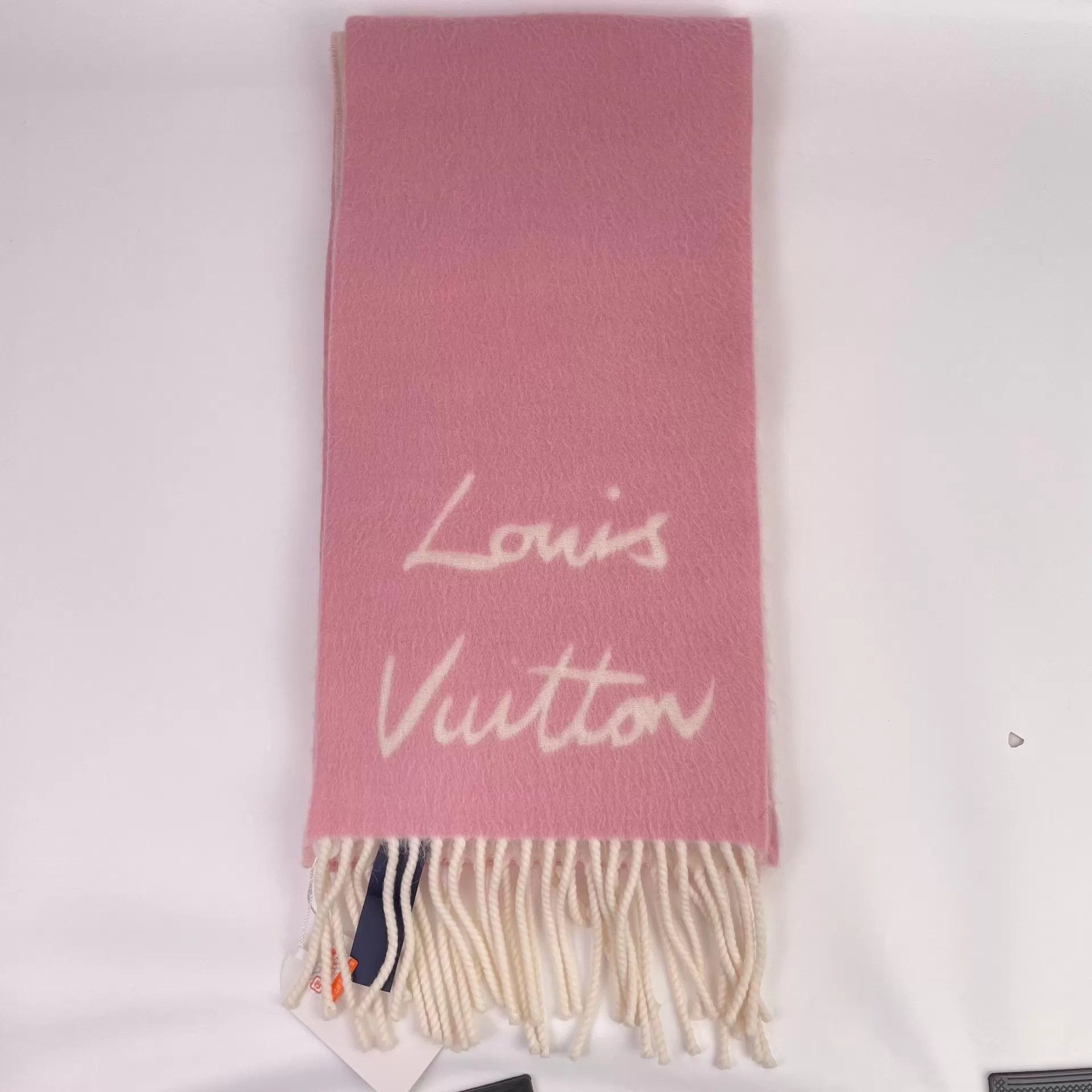 Louis Vuitton LV Cashmere Scarf 200x25 Pink & White Size ONE SIZE - 3 Thumbnail
