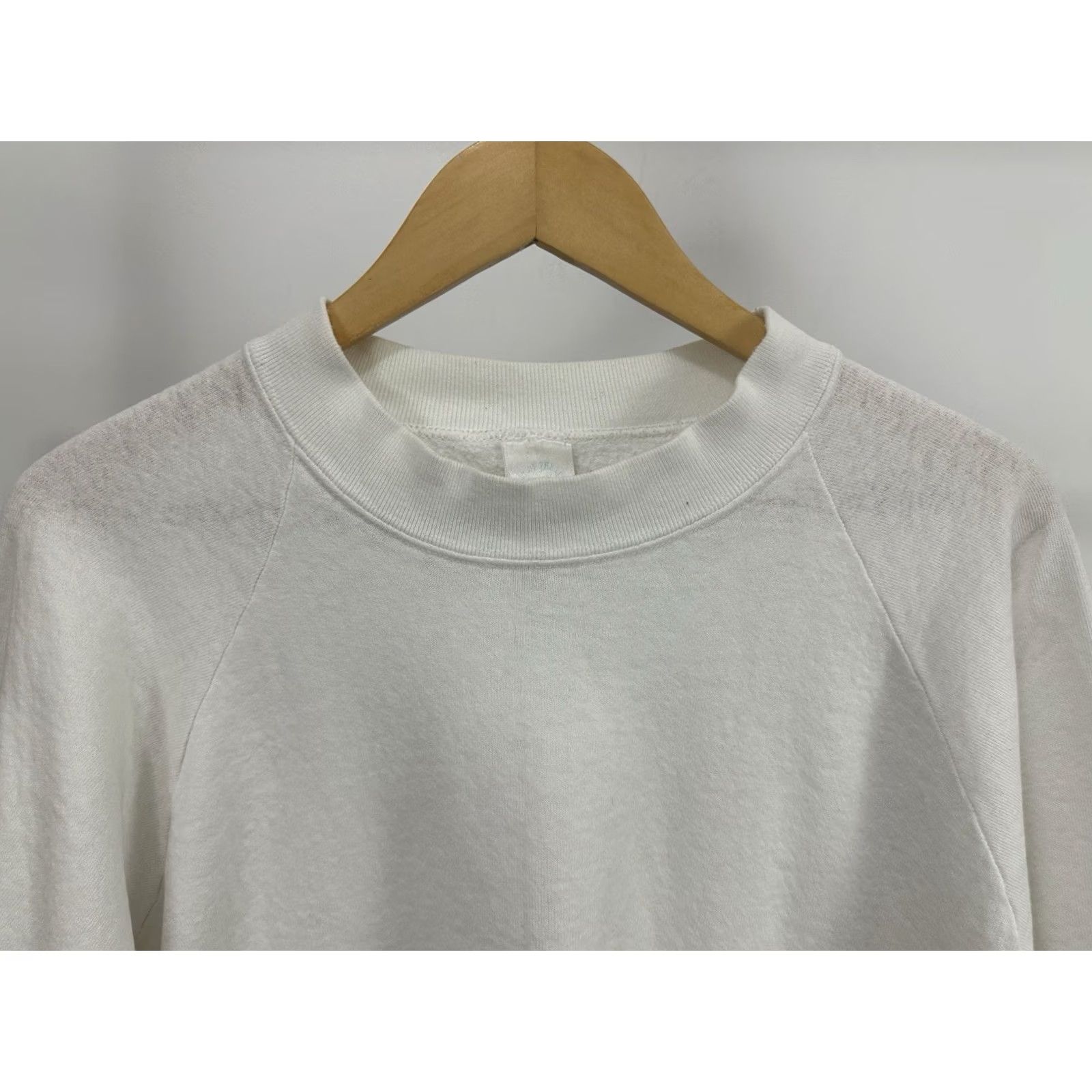 Fruit Of The Loom VTG 80s Fruit of the Loom Sweatshirt Raglan Burnout White Size L Mens Shirts Burnout Raglan Burnout Shirt 80s VOLO Size US L / EU 52-54 / 3 - 3 Thumbnail