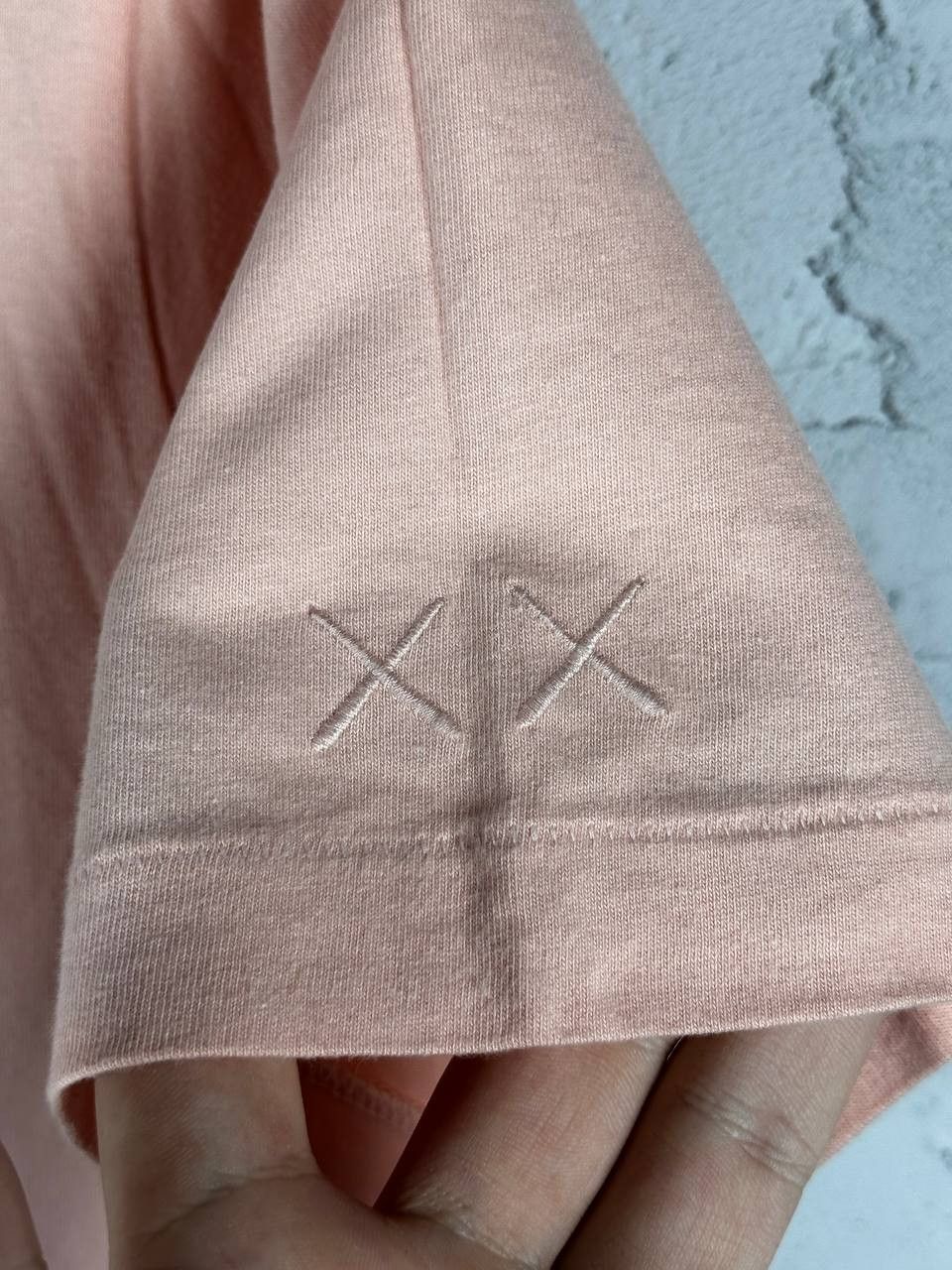Kaws × Uniqlo Uniqlo x Kaws Companion Tee Pink Large Size US L / EU 52-54 / 3 - 7 Thumbnail